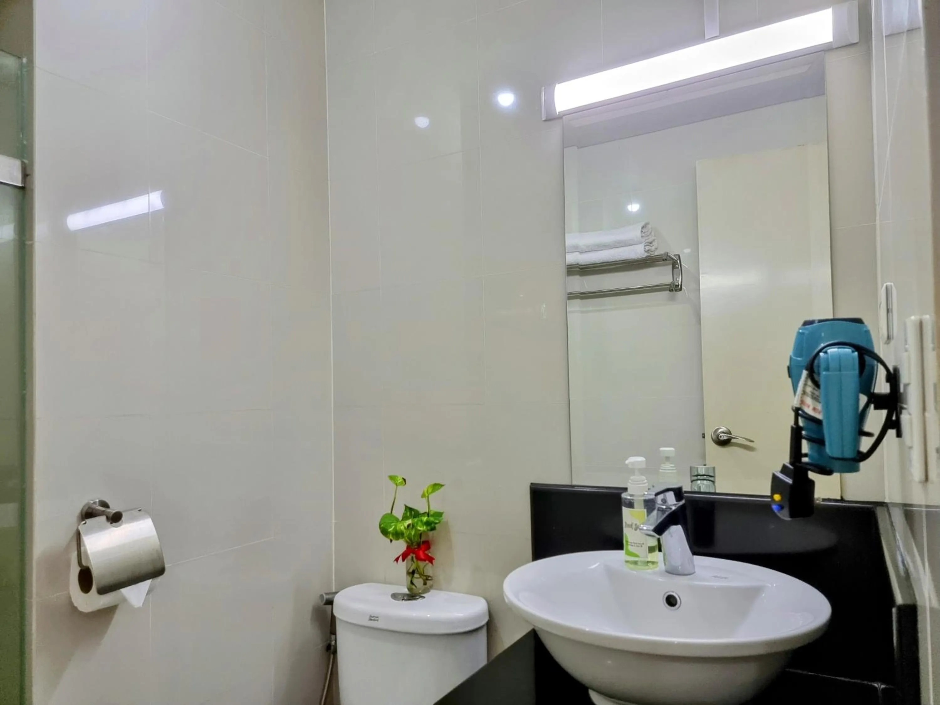 Bathroom in One Palm Tree Villas Condo Across NAIA Terminal 3