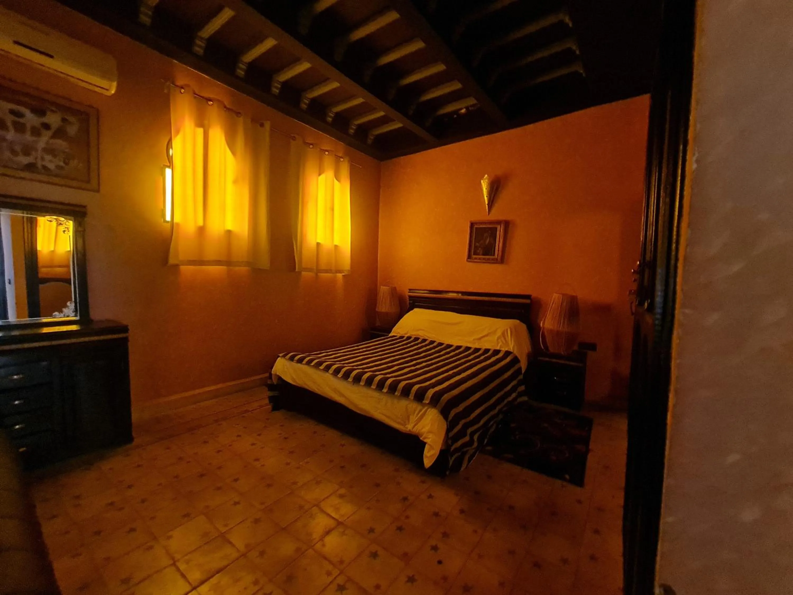 Bed in Targafit Hotel & Hammam