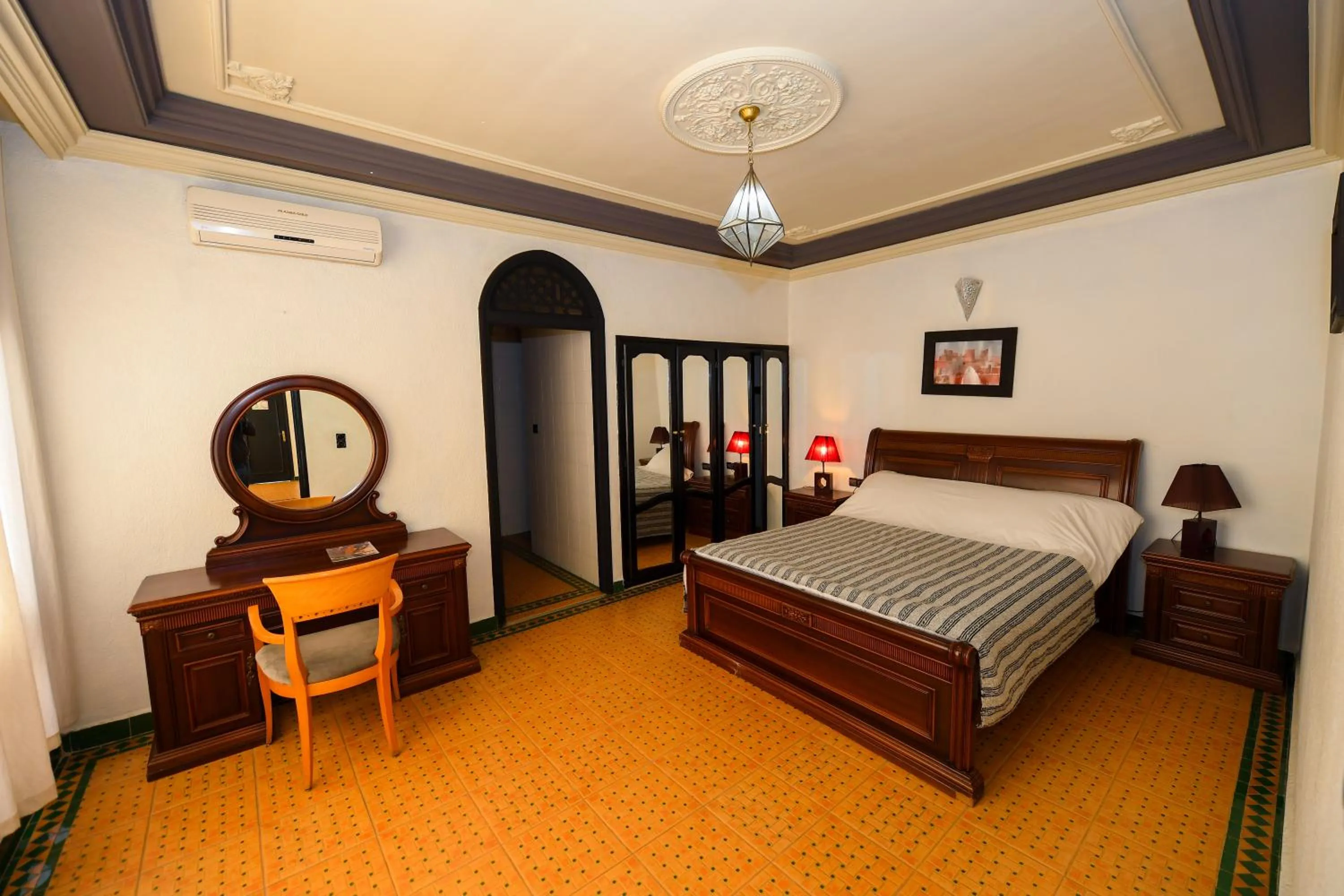 Bedroom, Bed in Targafit Hotel & Hammam