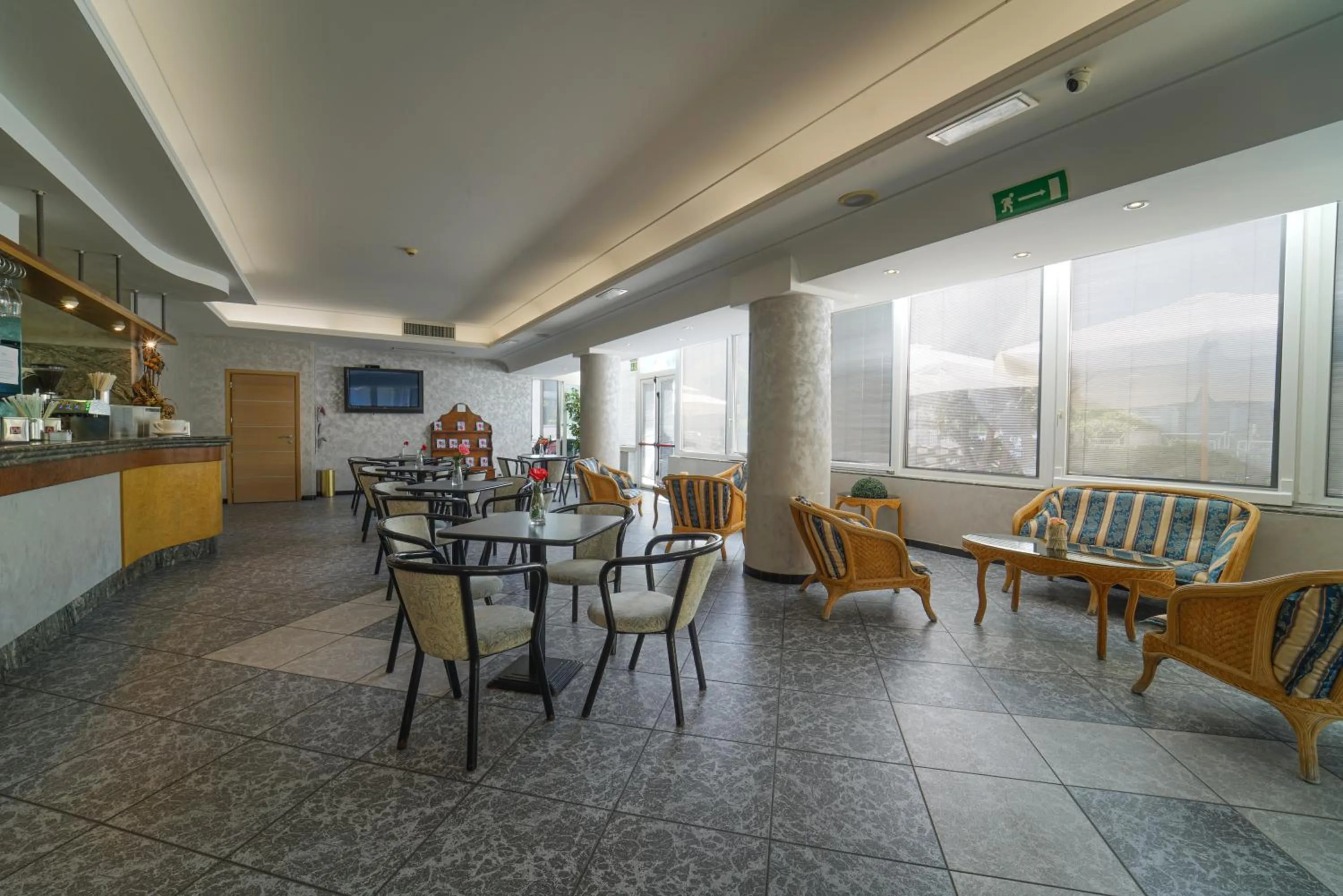 Restaurant/places to eat in Dasamo Hotel - Dada Hotels