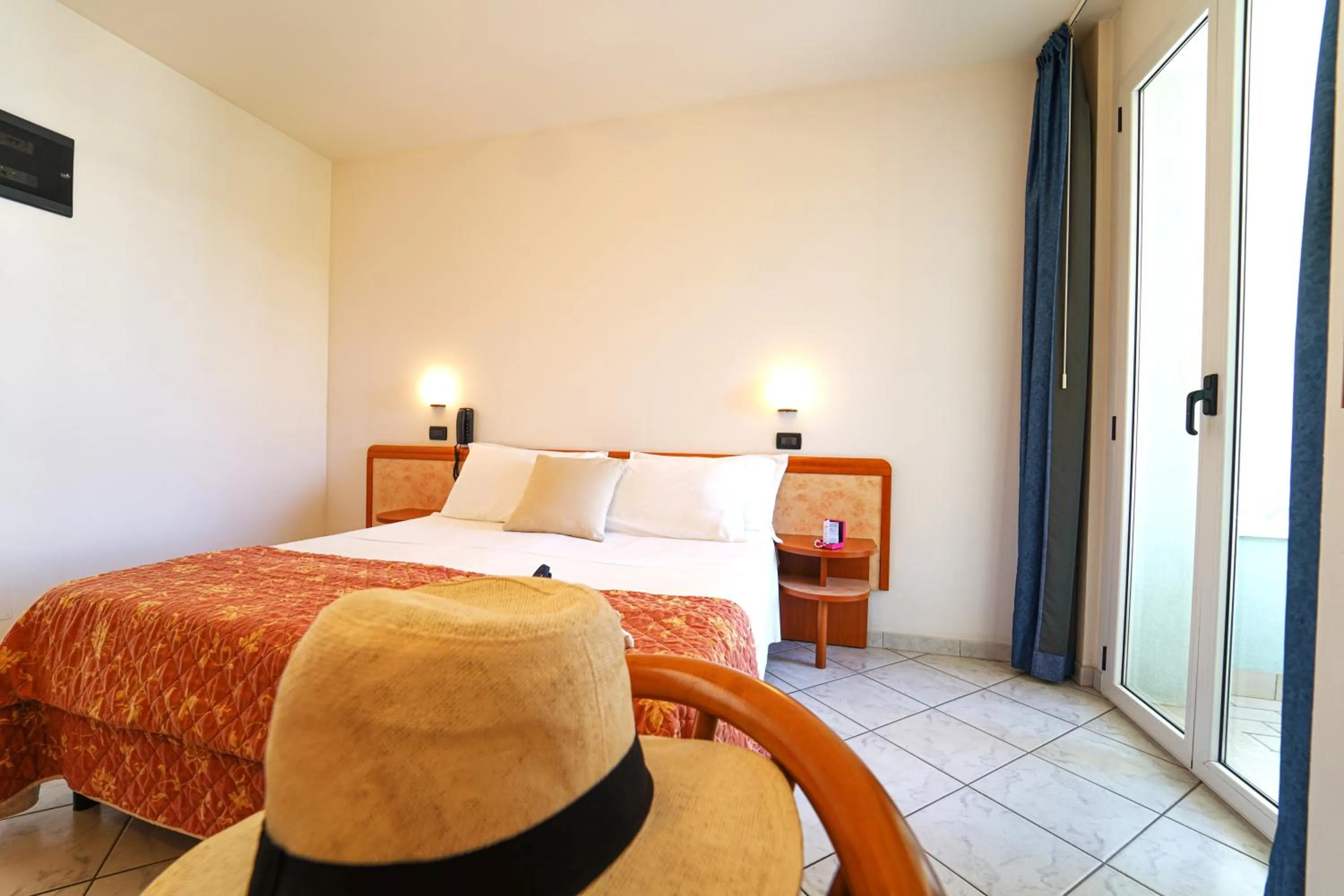 Bedroom in Dasamo Hotel - Dada Hotels