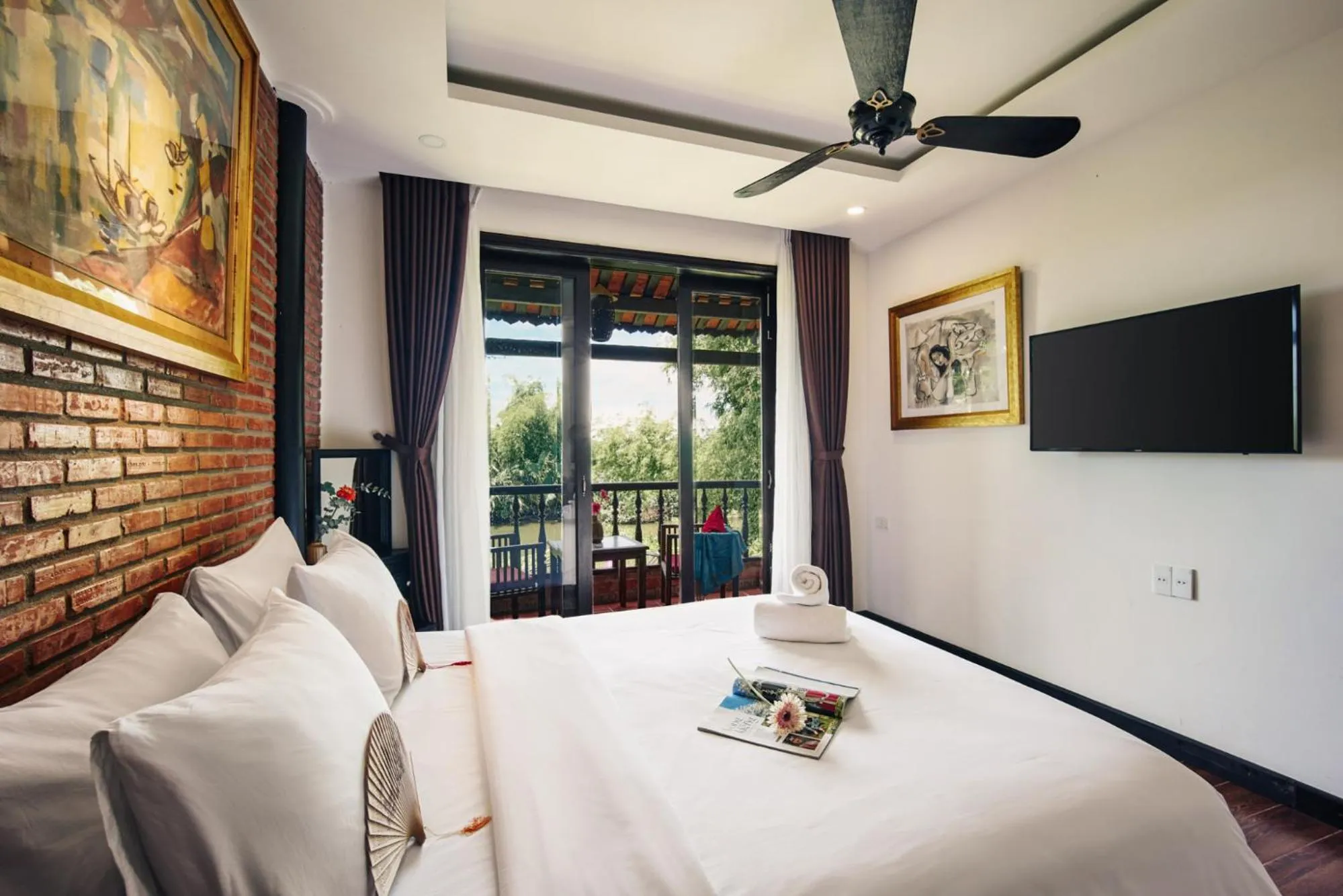 Bed in Art Museum Villa Hoi An