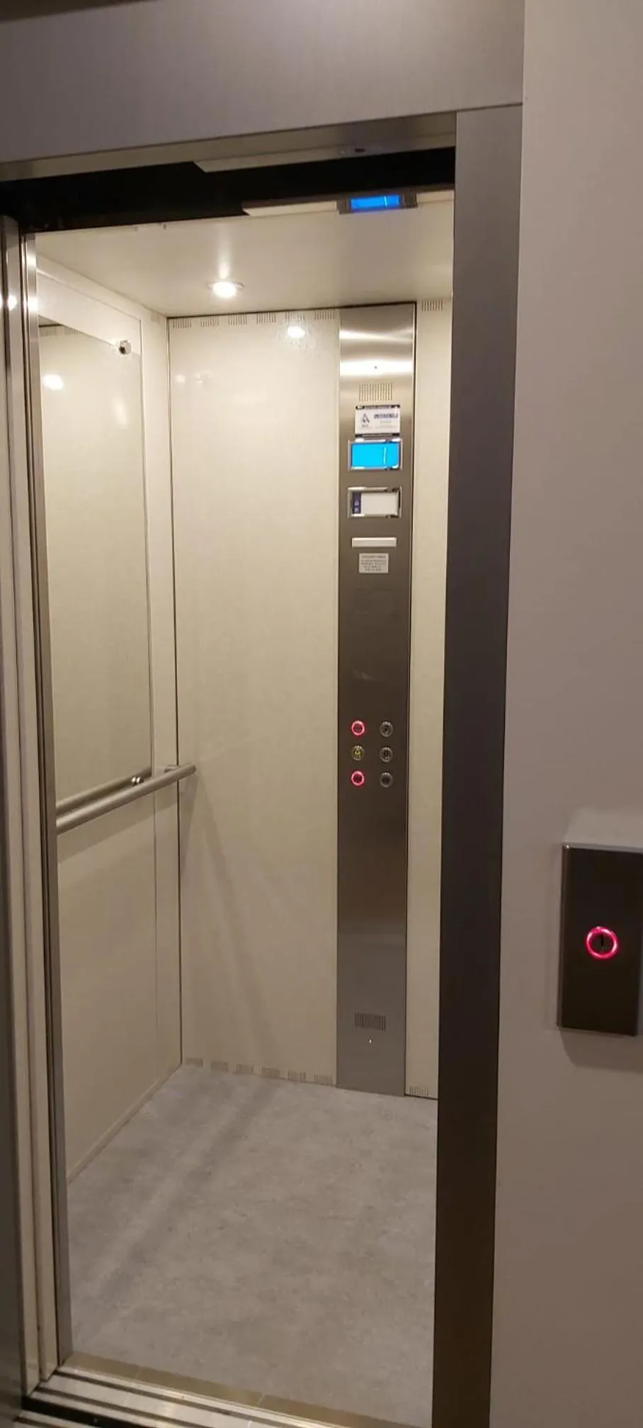 elevator in Hotel Del Sole