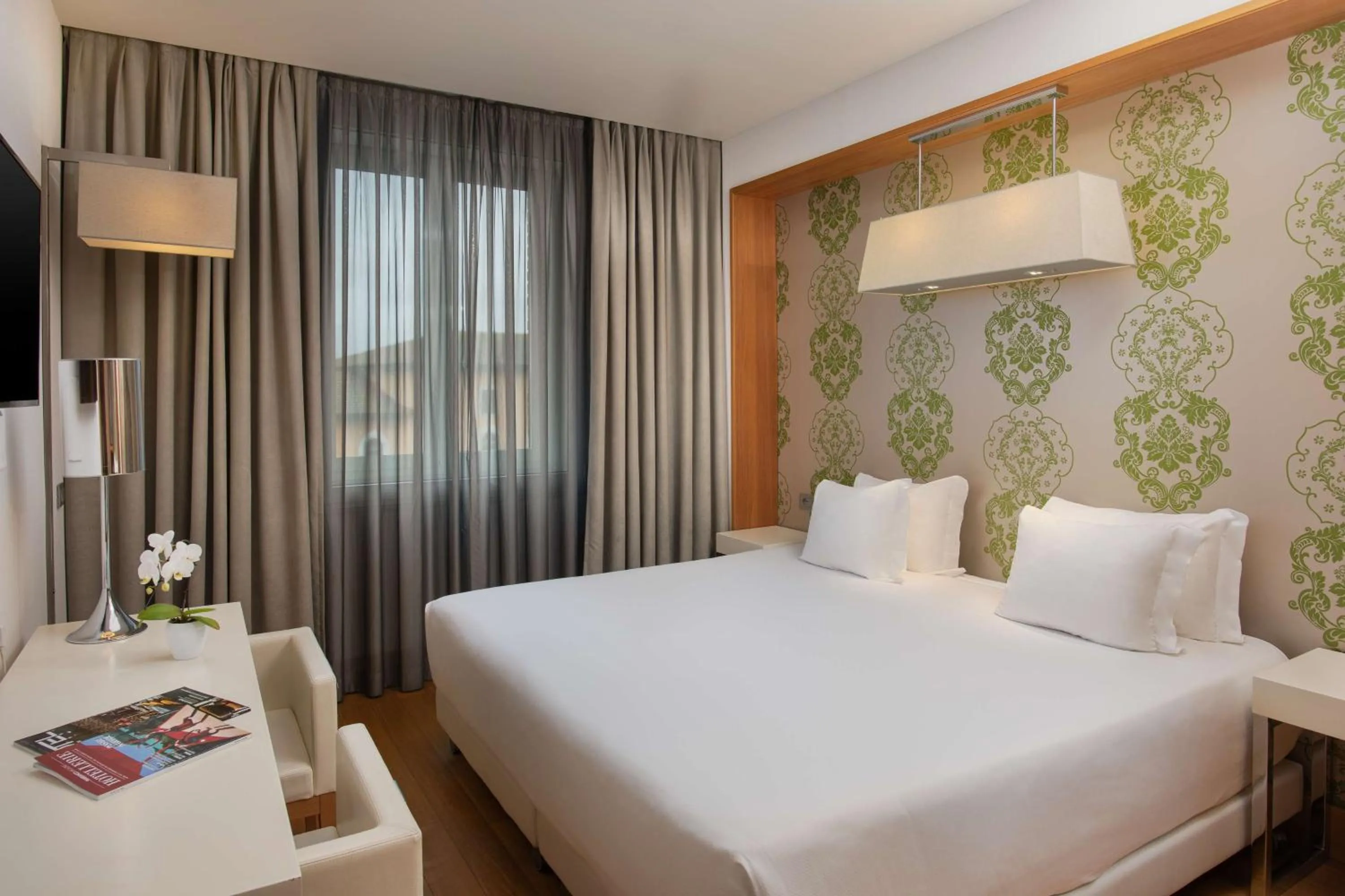 Bedroom, Bed in NH Pisa