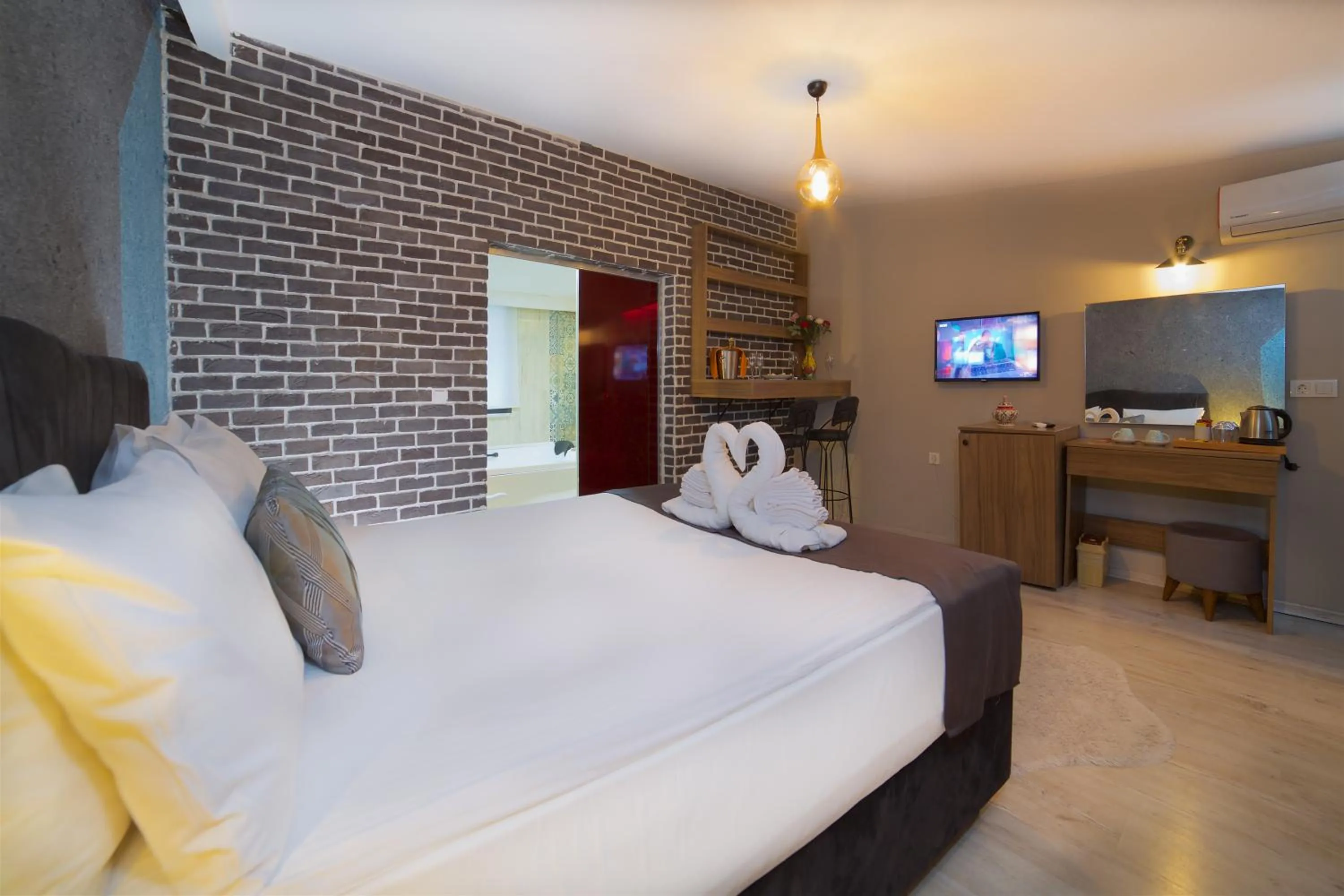 Bed in La Vida Old City Hotel