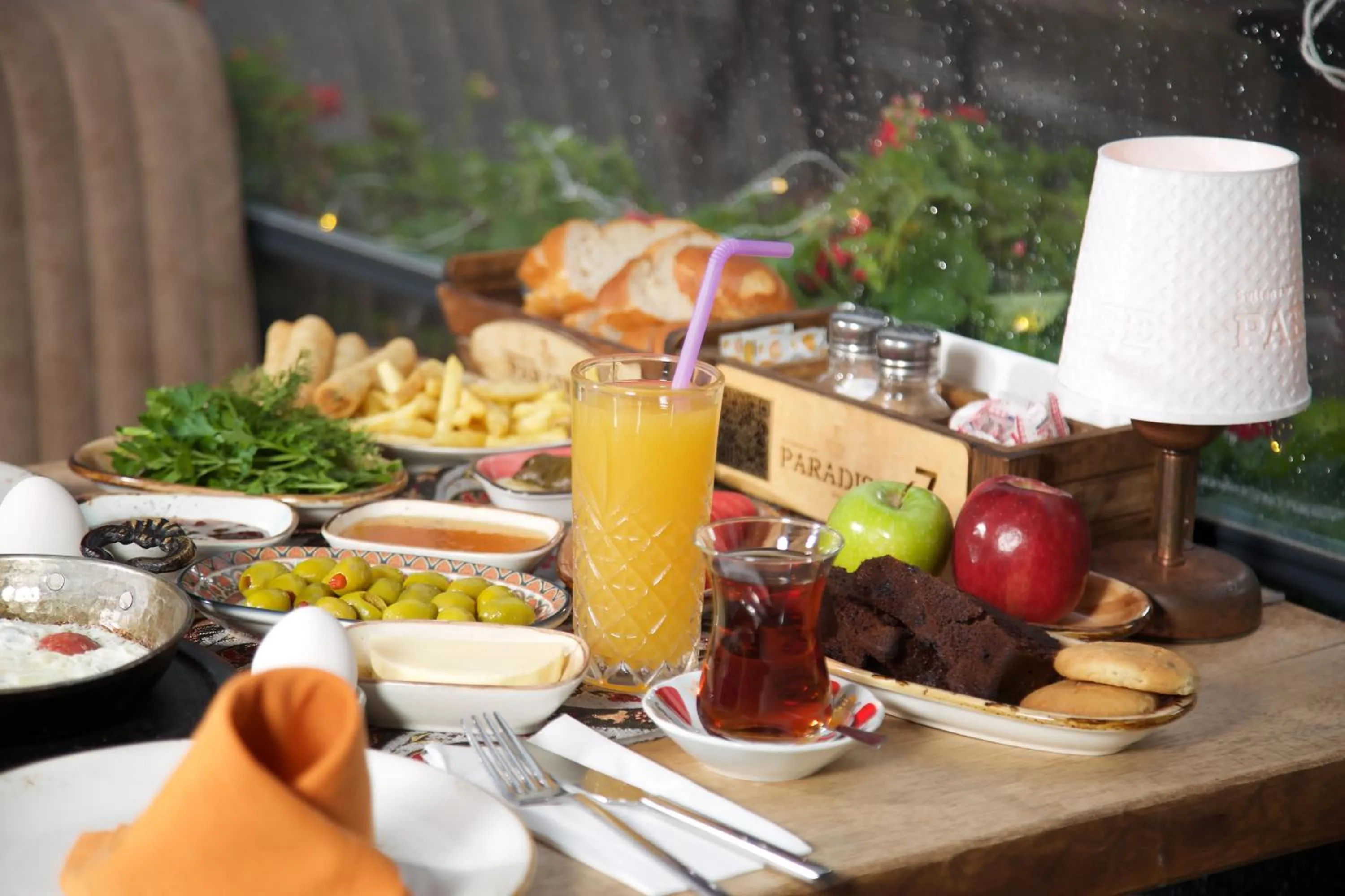 Restaurant/places to eat in La Vida Old City Hotel