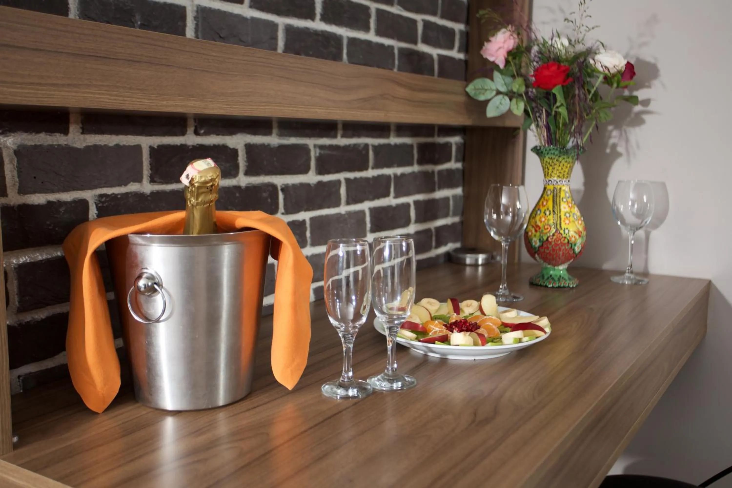 Food and drinks in La Vida Old City Hotel