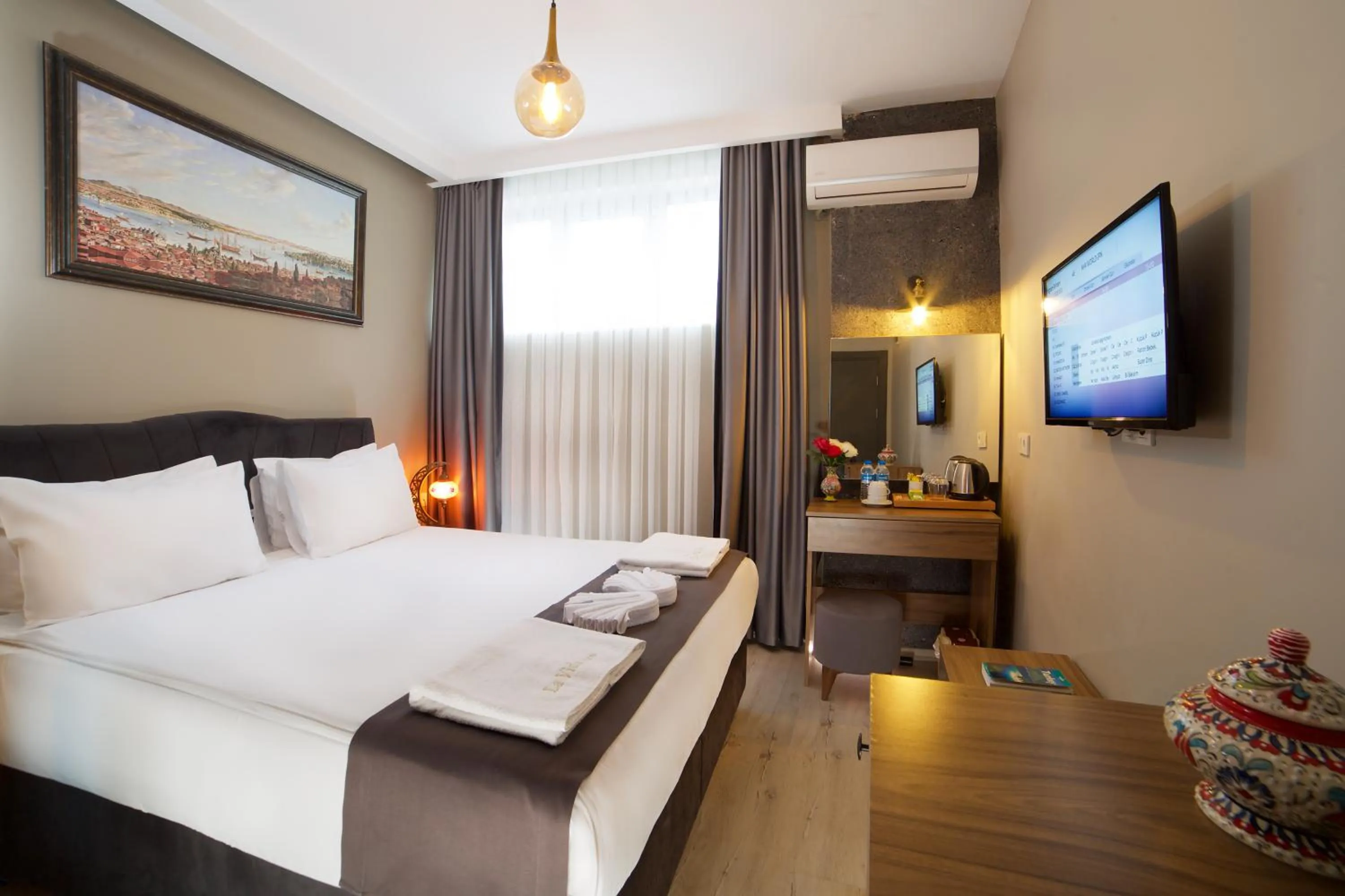 Bed in La Vida Old City Hotel