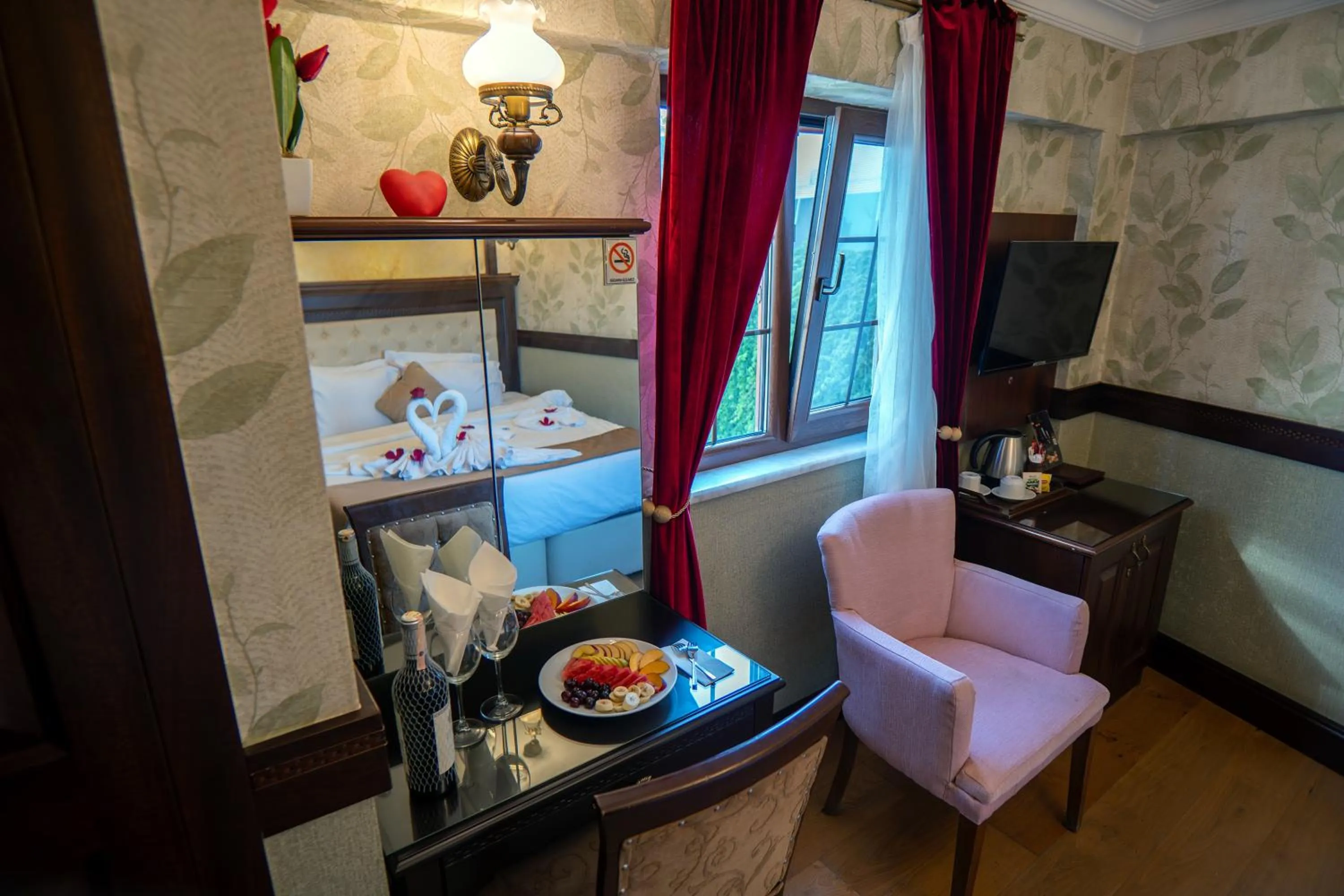 Bed in La Vida Old City Hotel