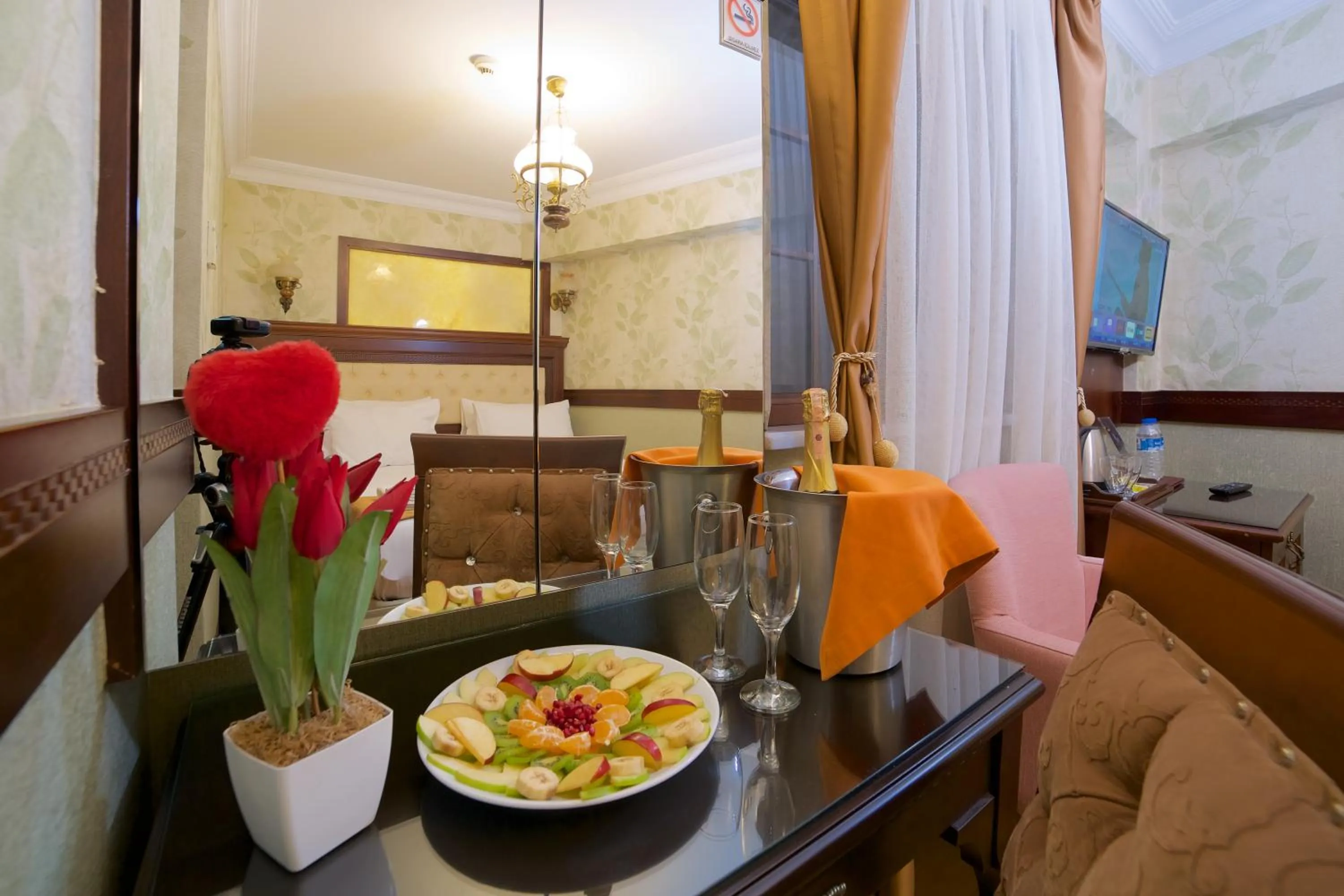 Food and drinks in La Vida Old City Hotel