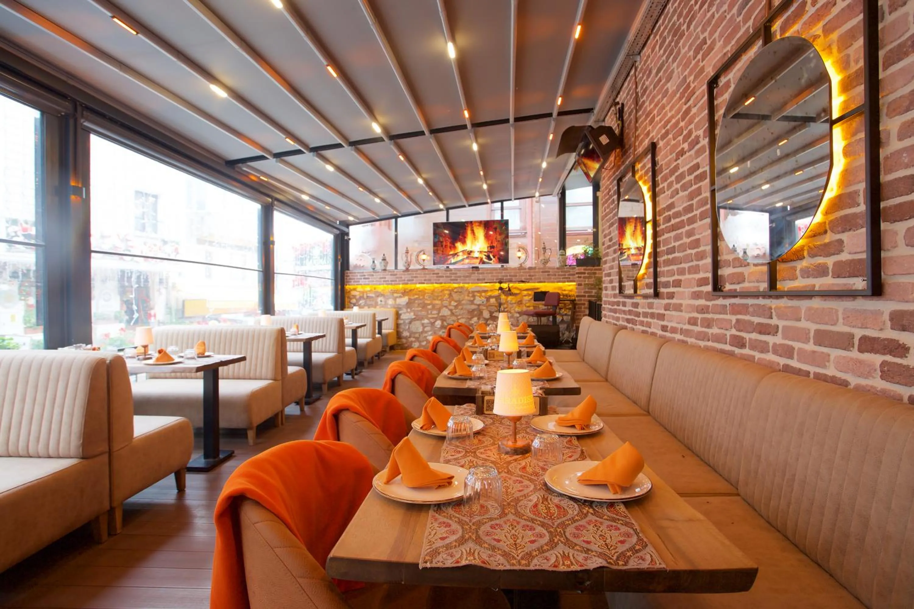 Restaurant/places to eat in La Vida Old City Hotel