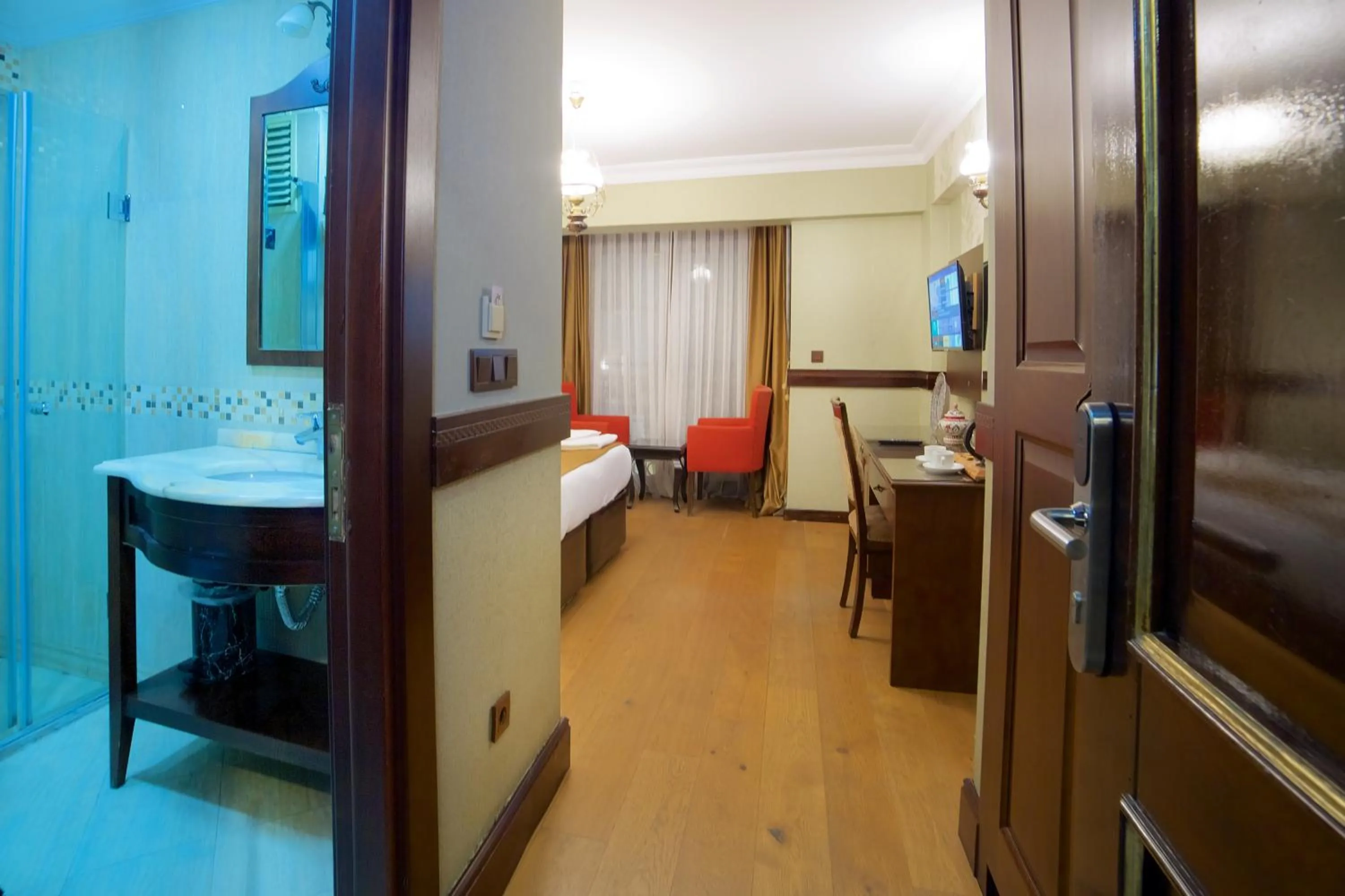 Bed in La Vida Old City Hotel