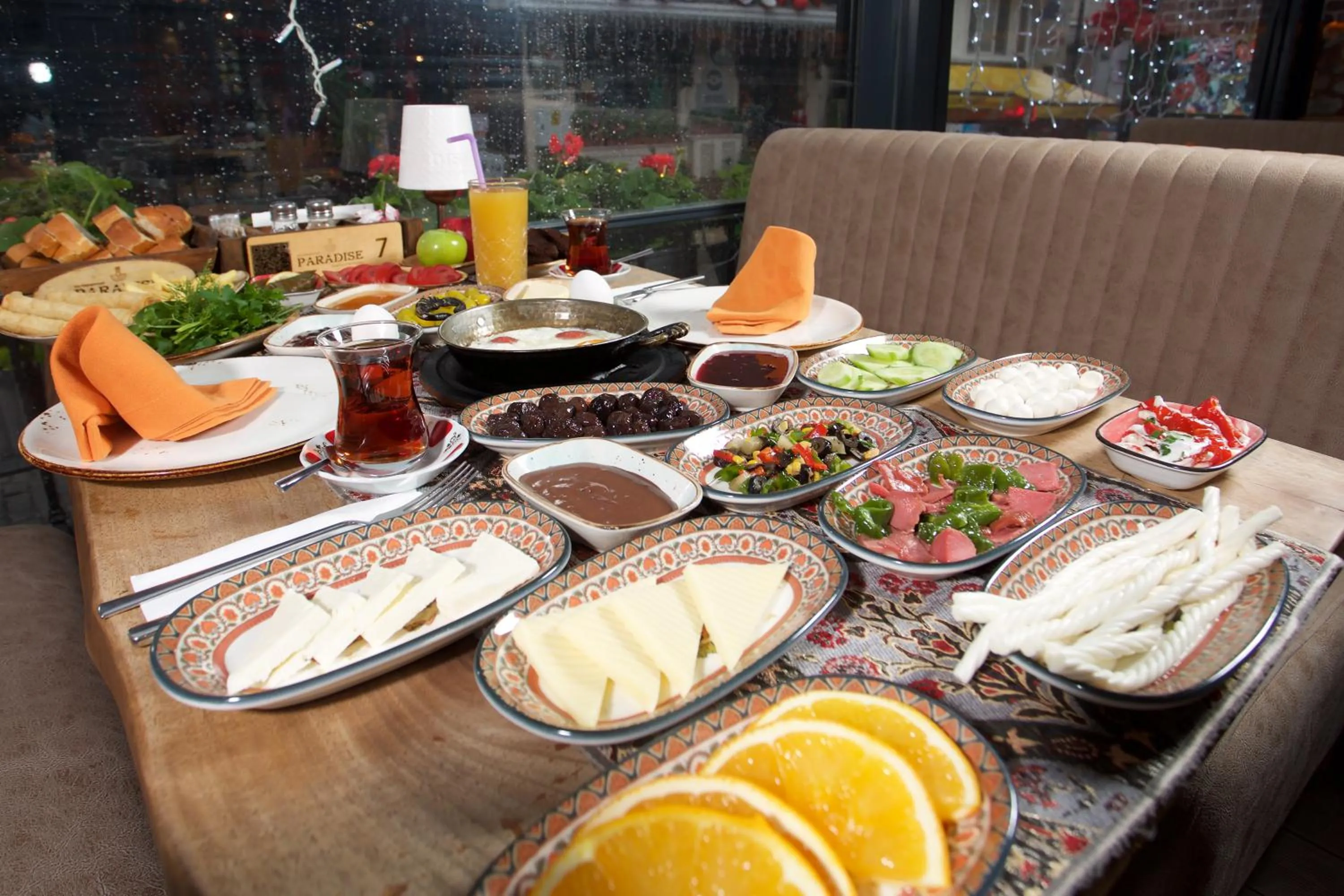 Restaurant/places to eat in La Vida Old City Hotel