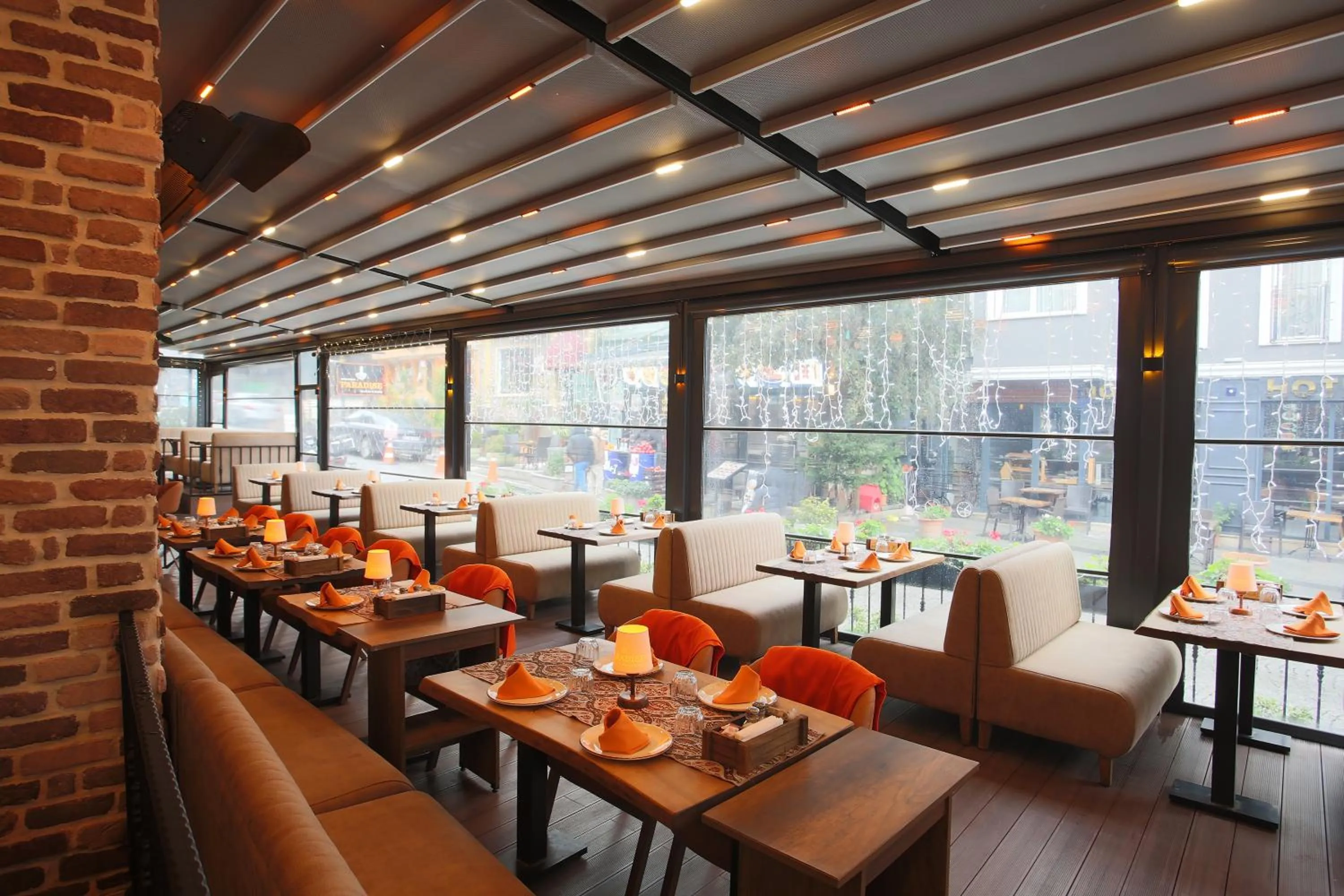 Restaurant/places to eat in La Vida Old City Hotel