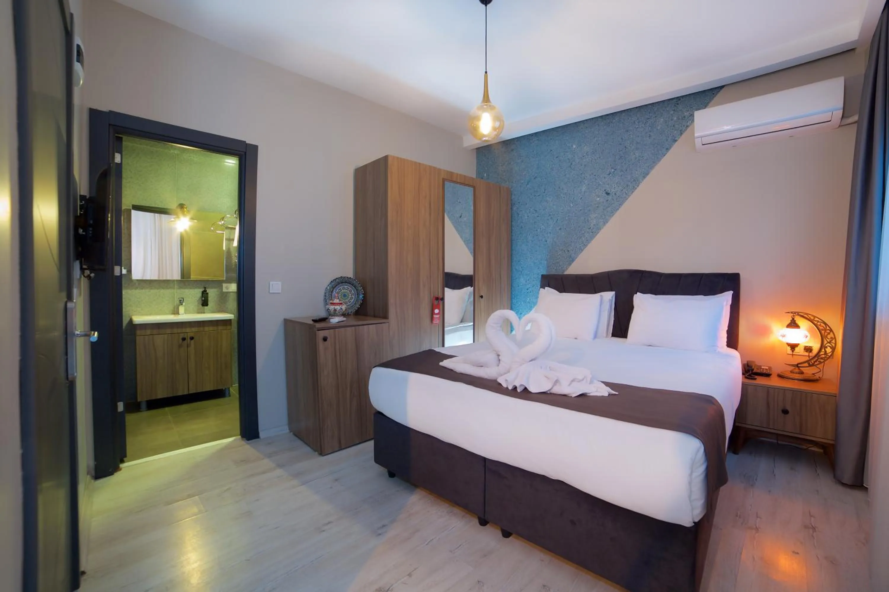 Bed in La Vida Old City Hotel