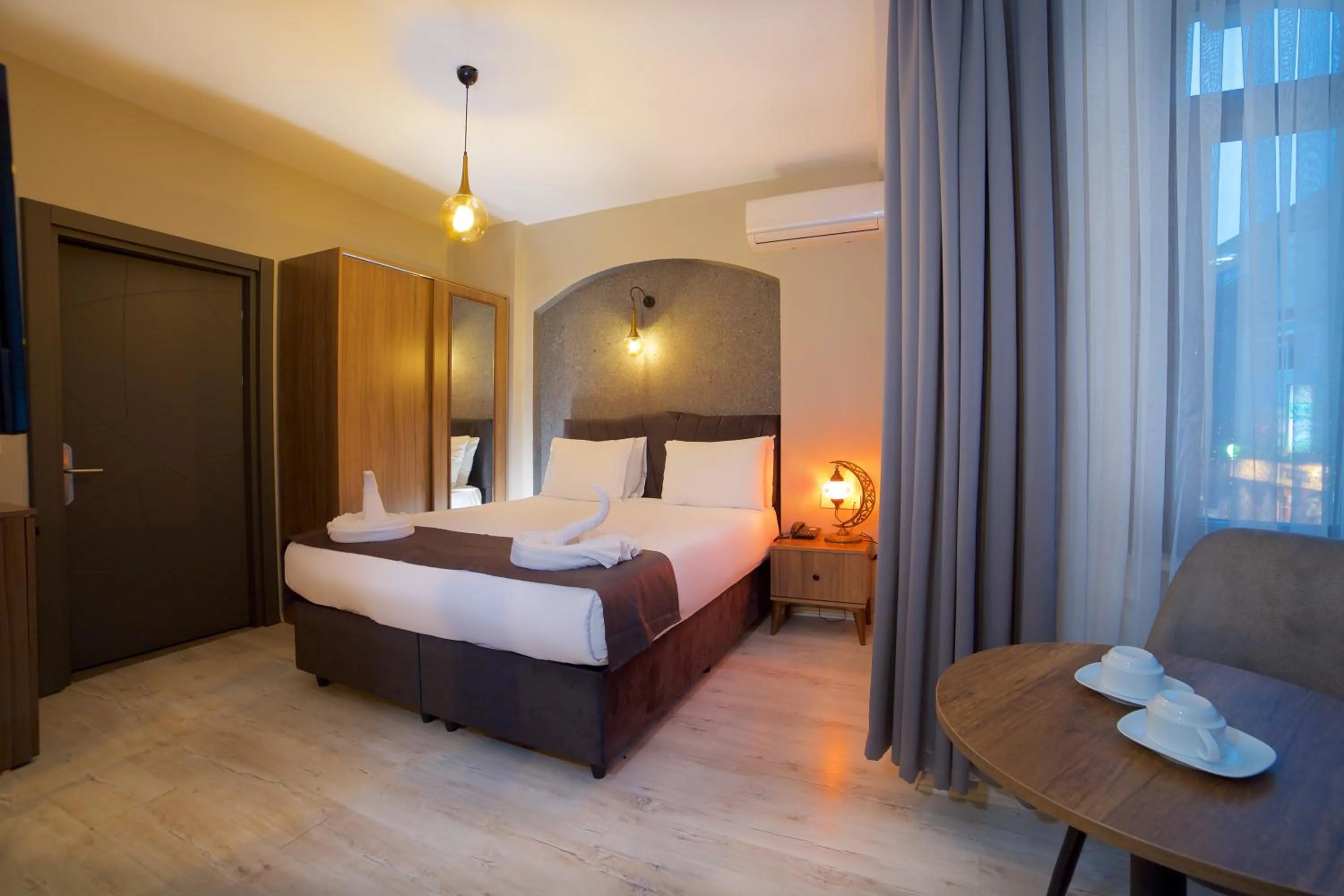 Bed in La Vida Old City Hotel