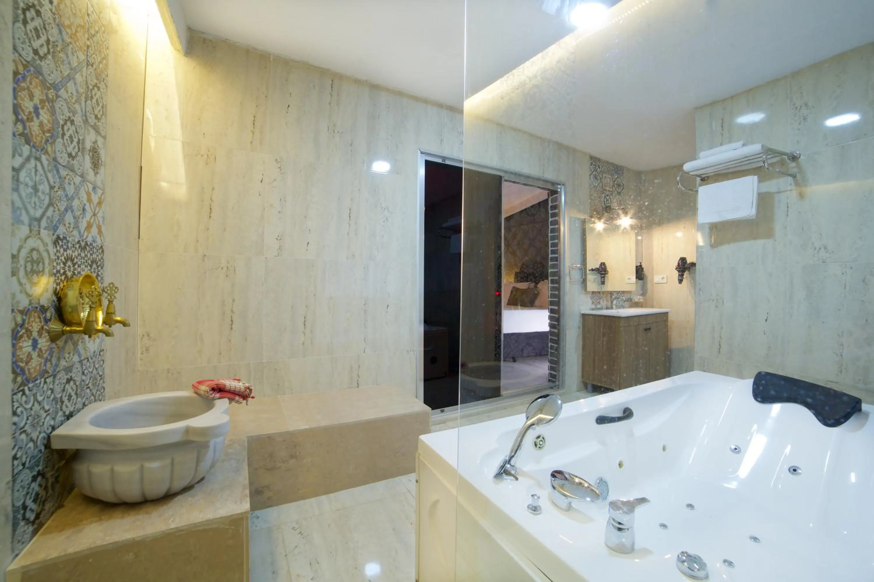 Hot Tub in La Vida Old City Hotel