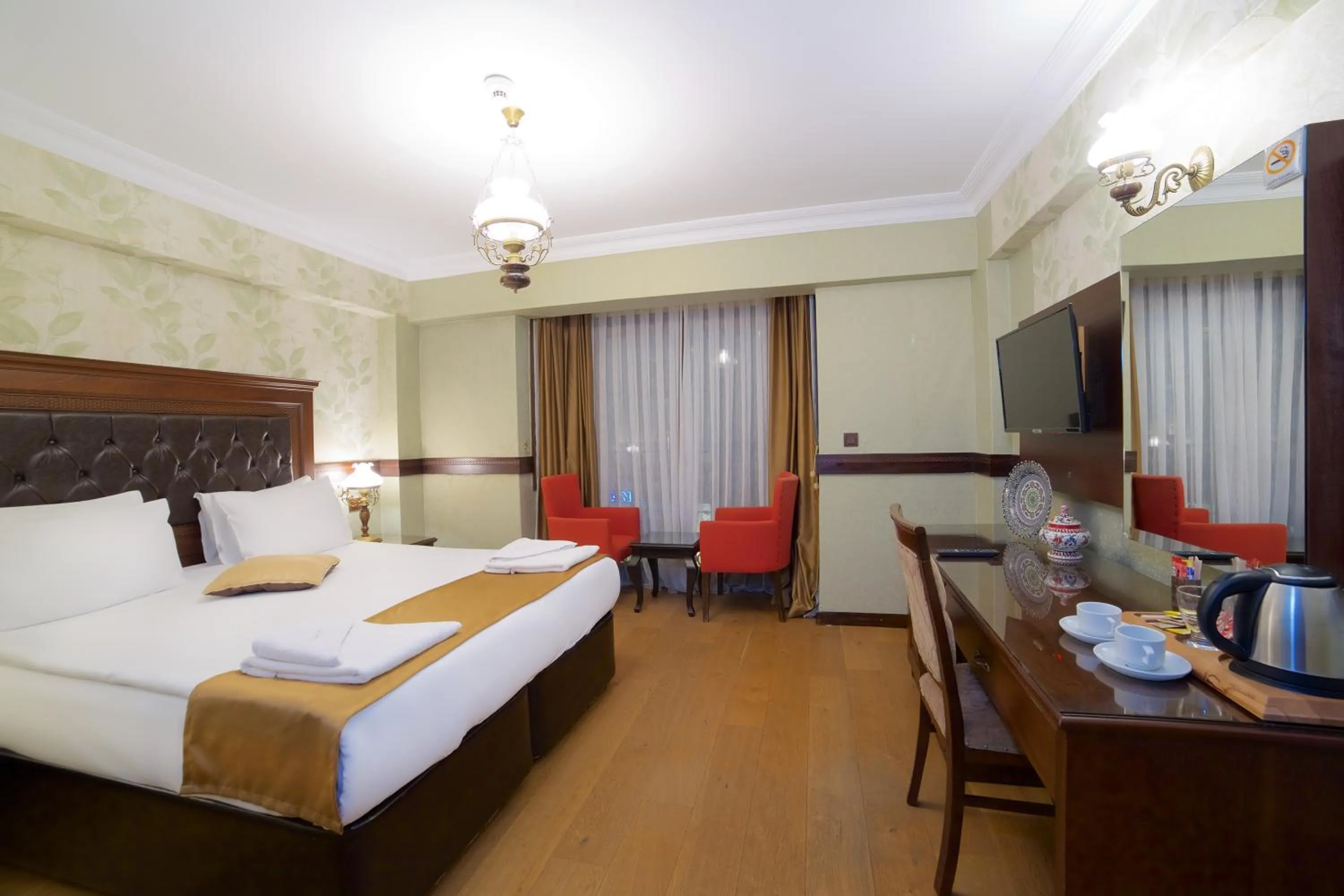 Bed in La Vida Old City Hotel