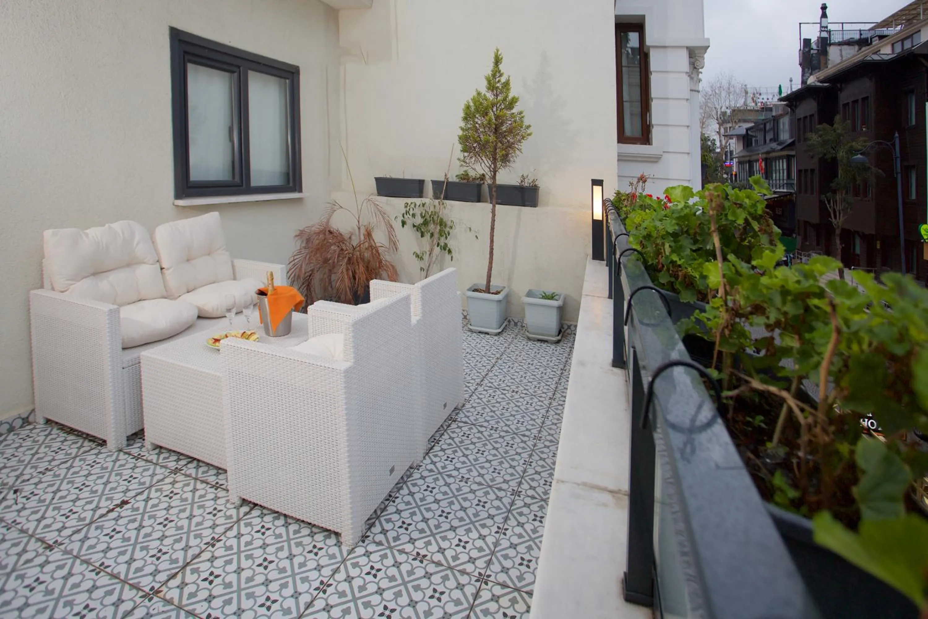 Day in La Vida Old City Hotel