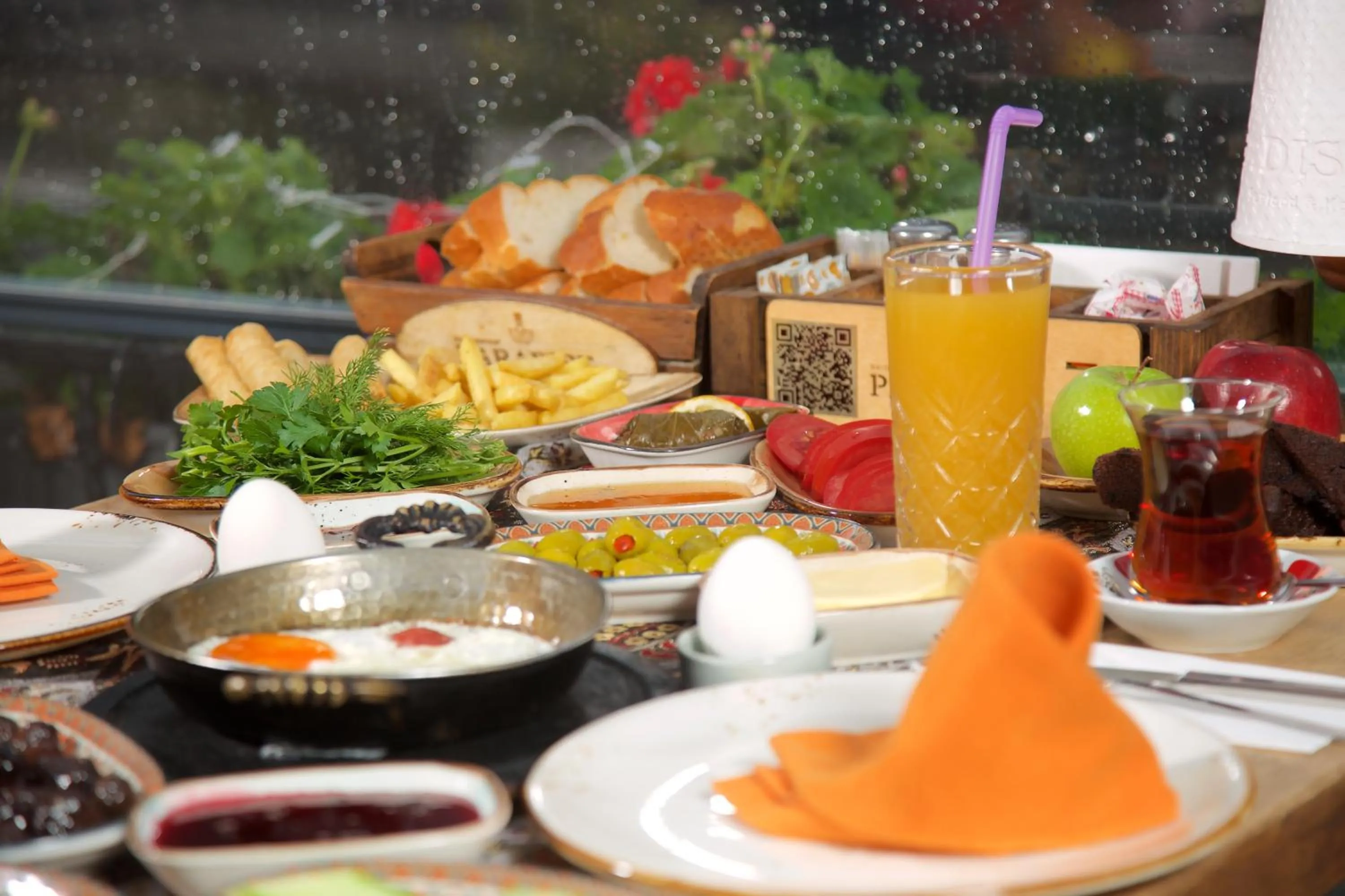 Restaurant/places to eat in La Vida Old City Hotel