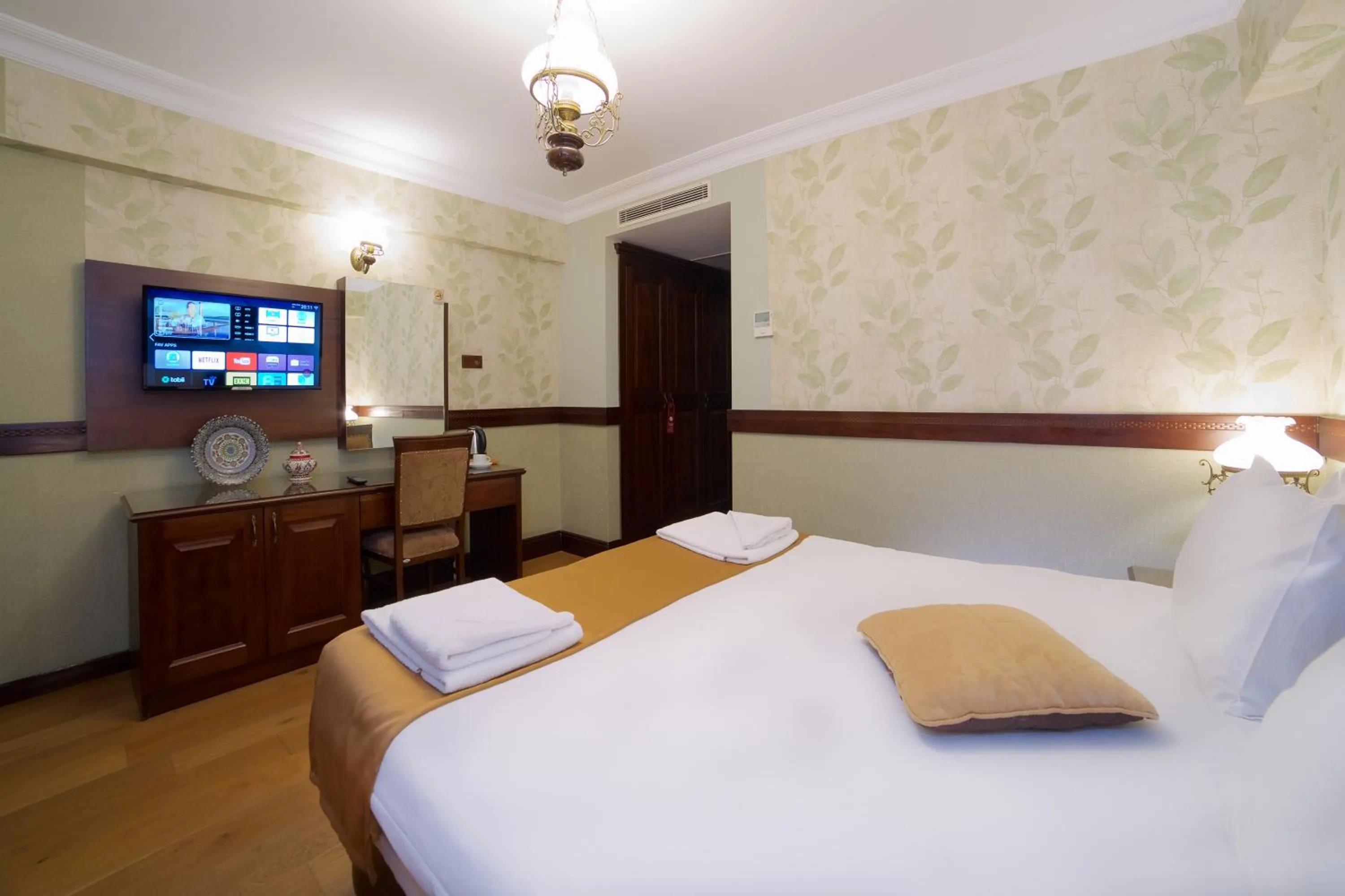 Bed in La Vida Old City Hotel