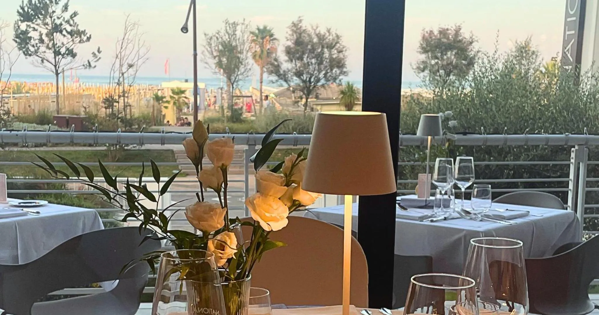 Restaurant/places to eat in National Hotel