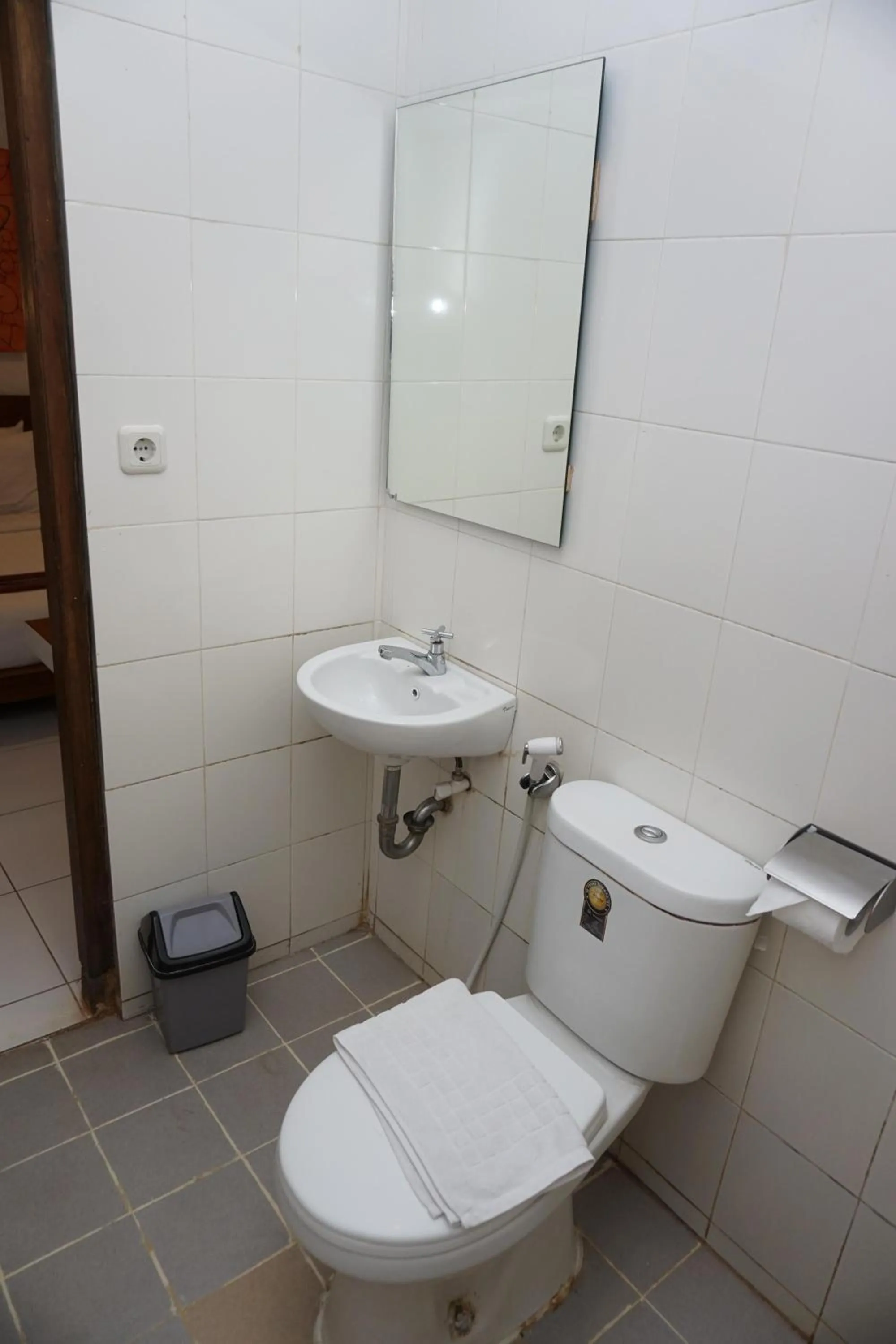 Toilet in Cempaka Borobudur Guest House