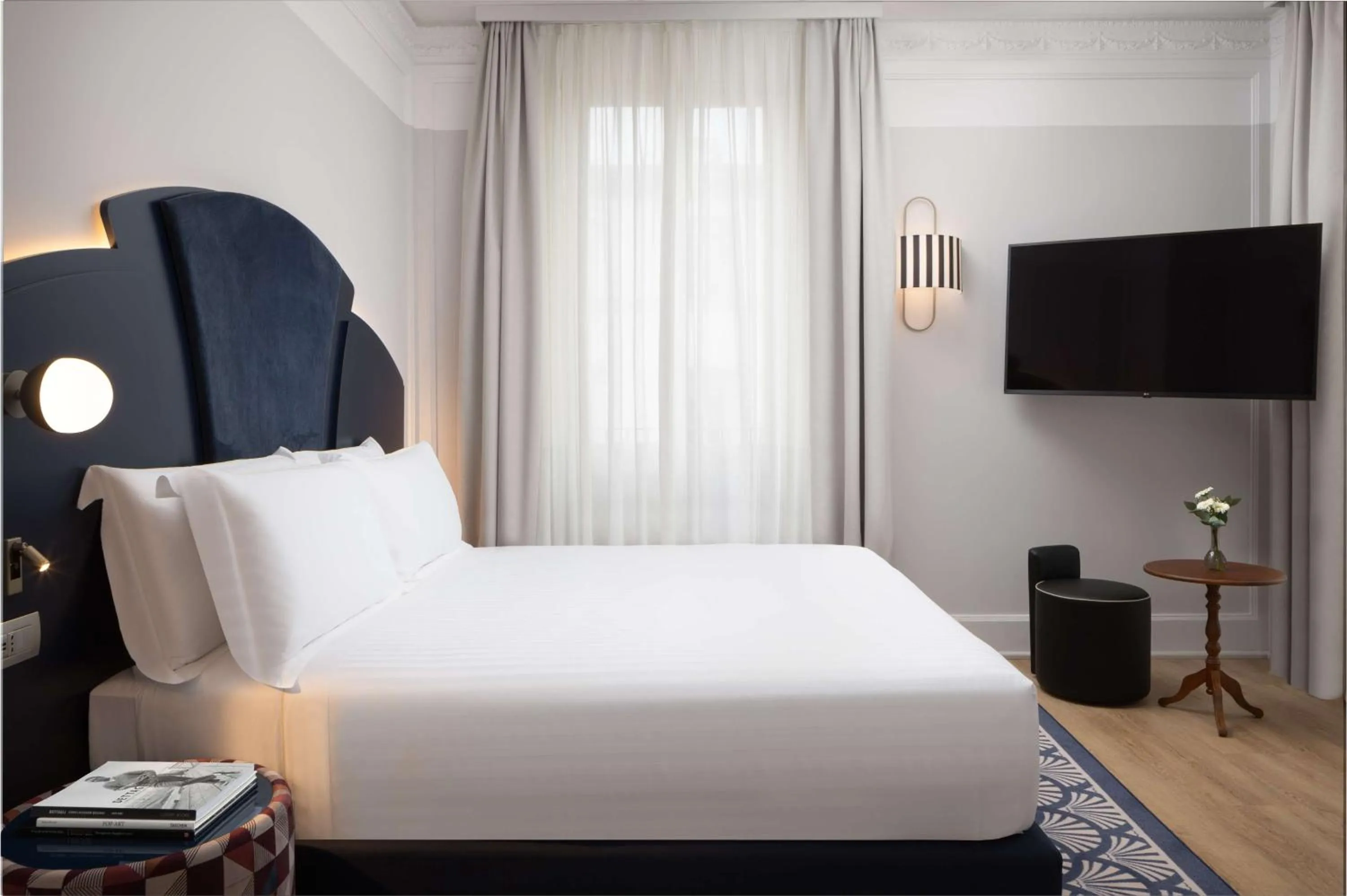 Bed in Anglo American Hotel Florence, Curio Collection By Hilton