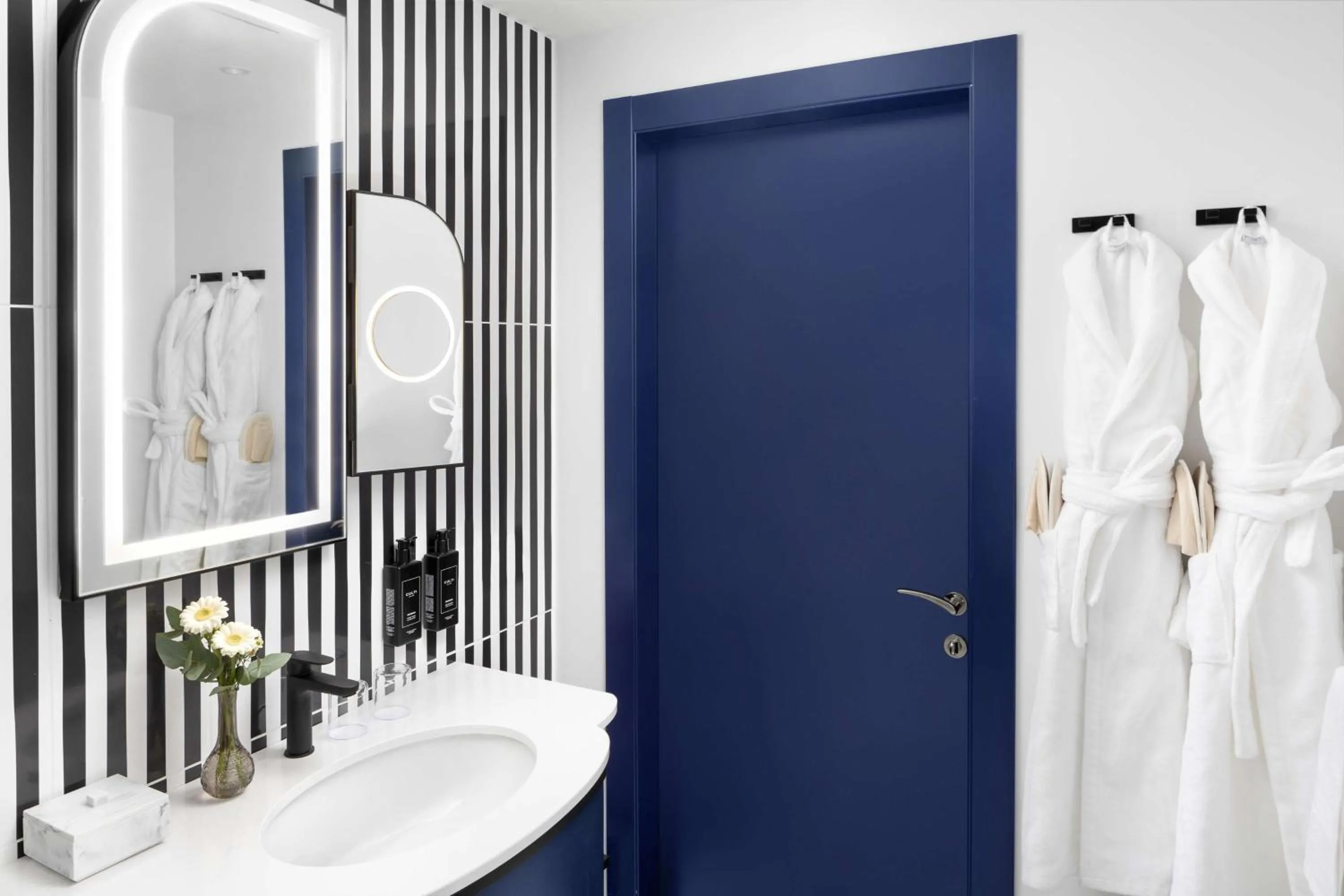 Bathroom in Anglo American Hotel Florence, Curio Collection By Hilton