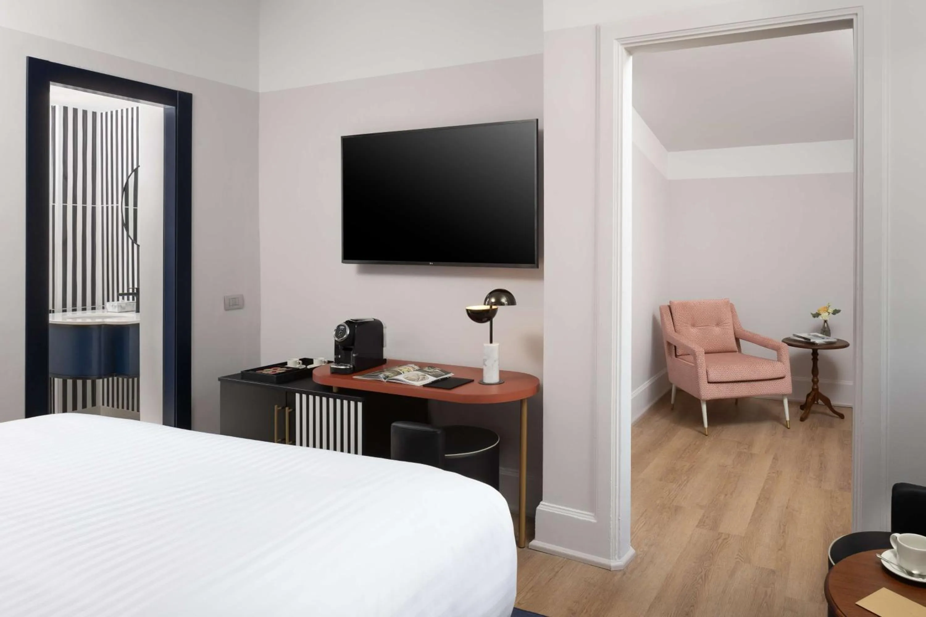 Bed in Anglo American Hotel Florence, Curio Collection By Hilton