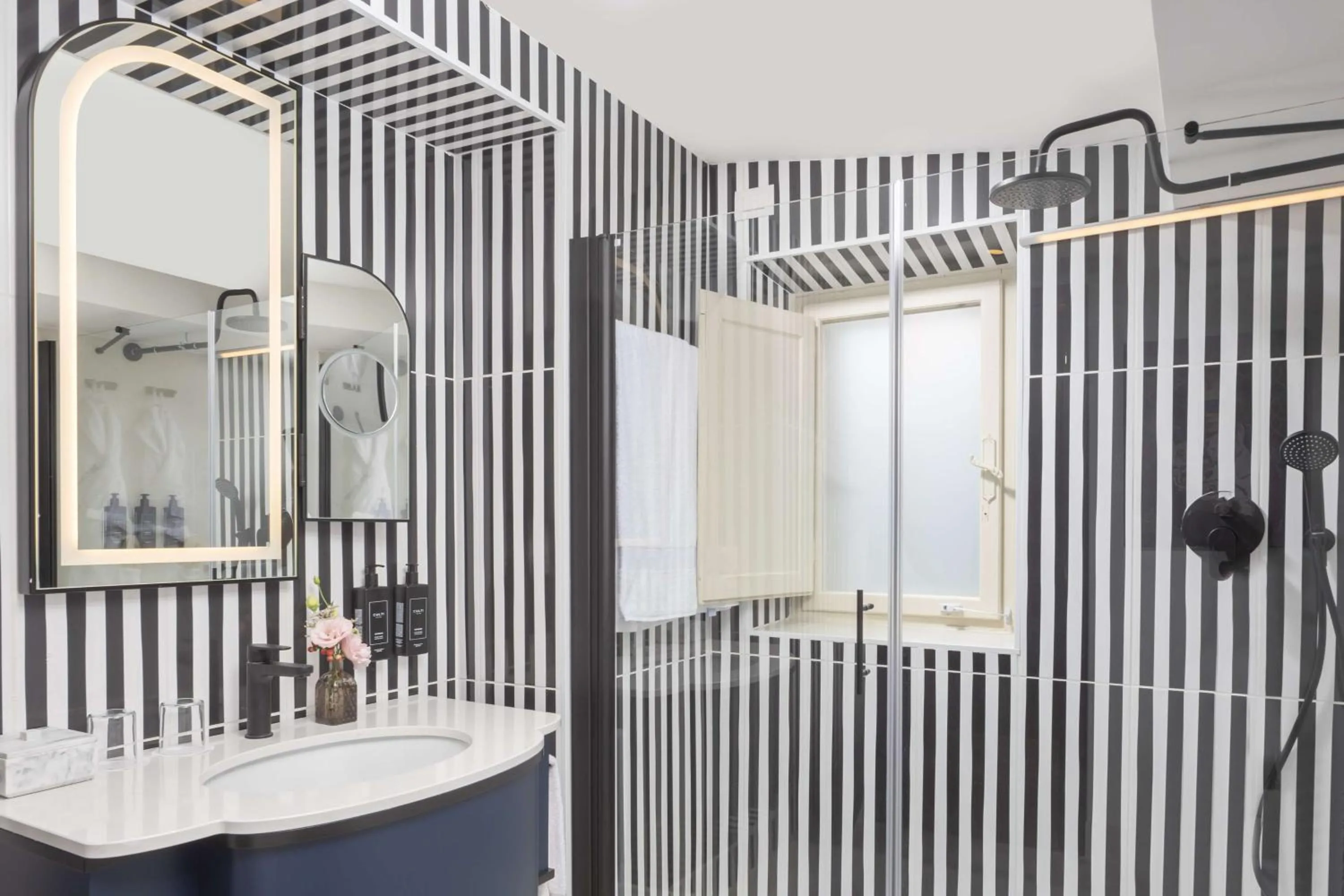 Bathroom in Anglo American Hotel Florence, Curio Collection By Hilton