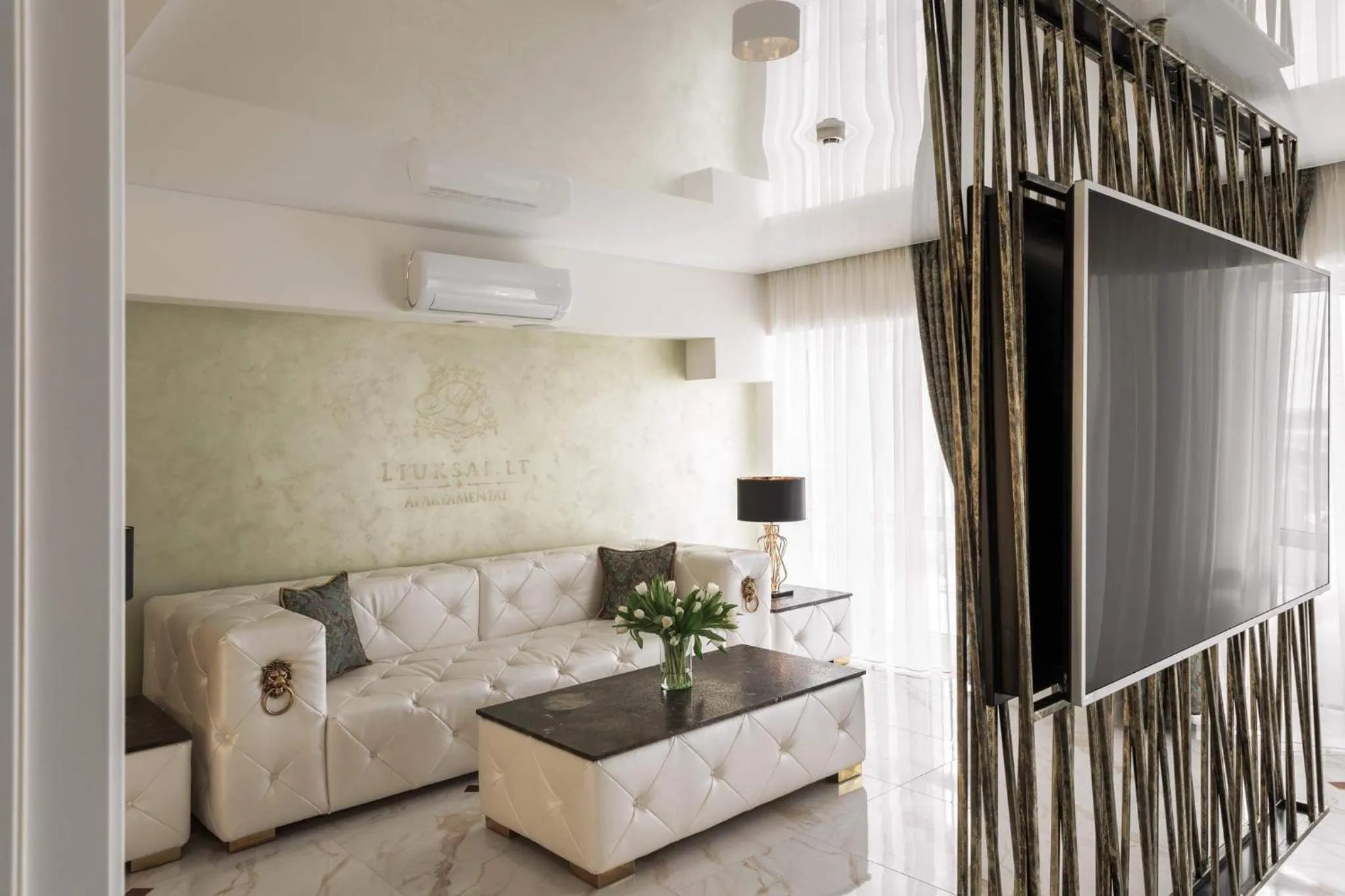 Prestige Jacuzzi Apartment by LIUKSAI