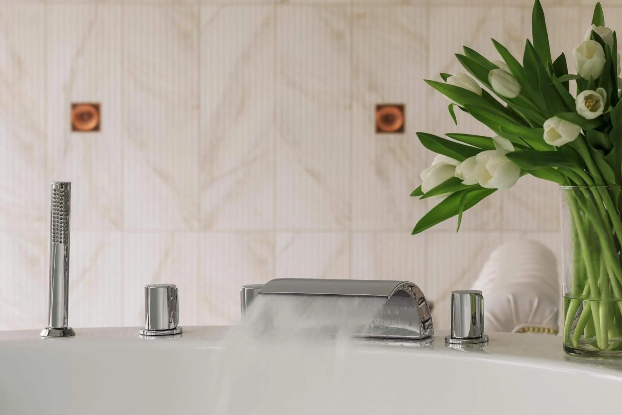 Prestige Jacuzzi Apartment by LIUKSAI