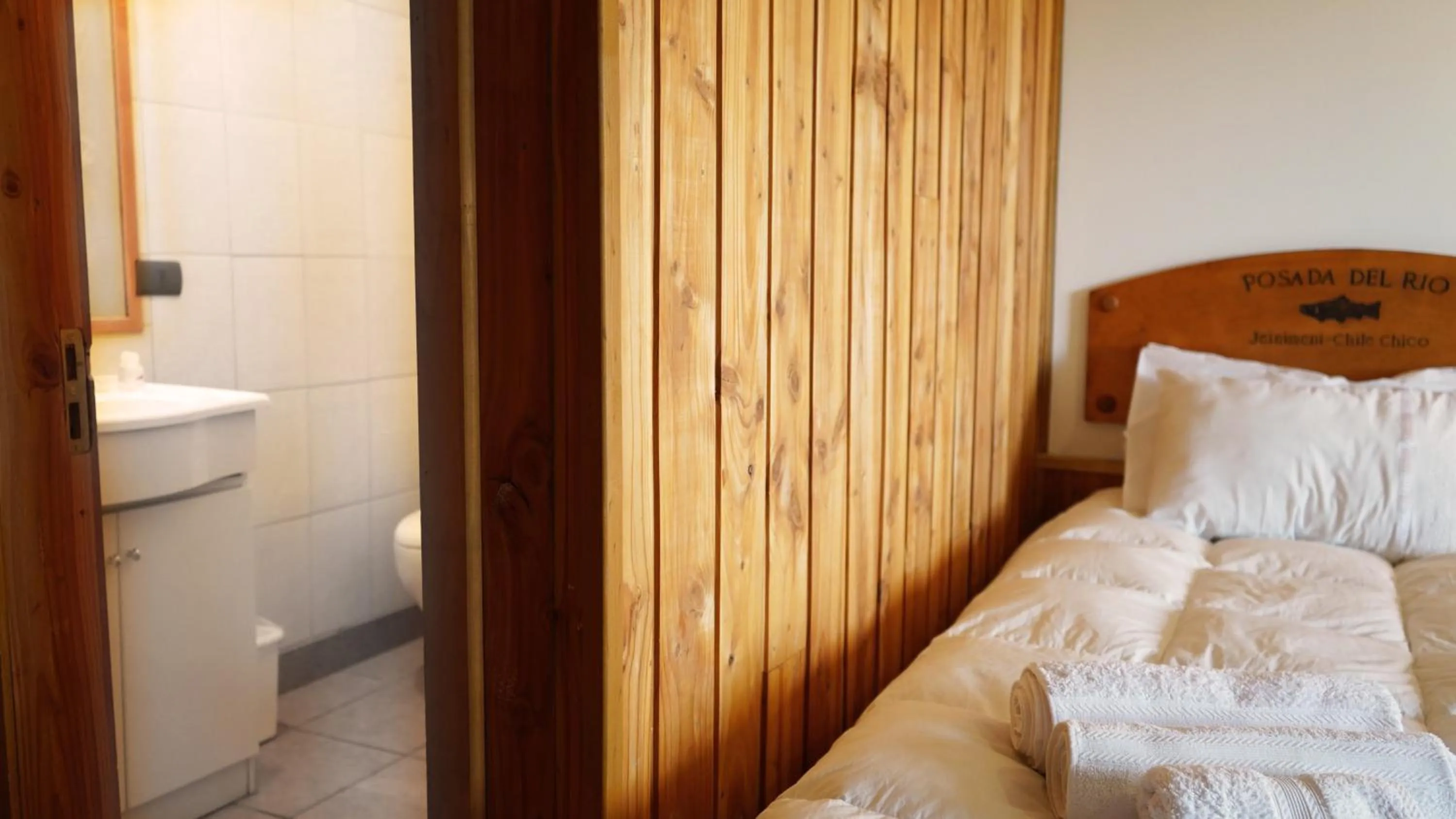 Bedroom, Bed in Hotel Posada del Río - Chile Chico