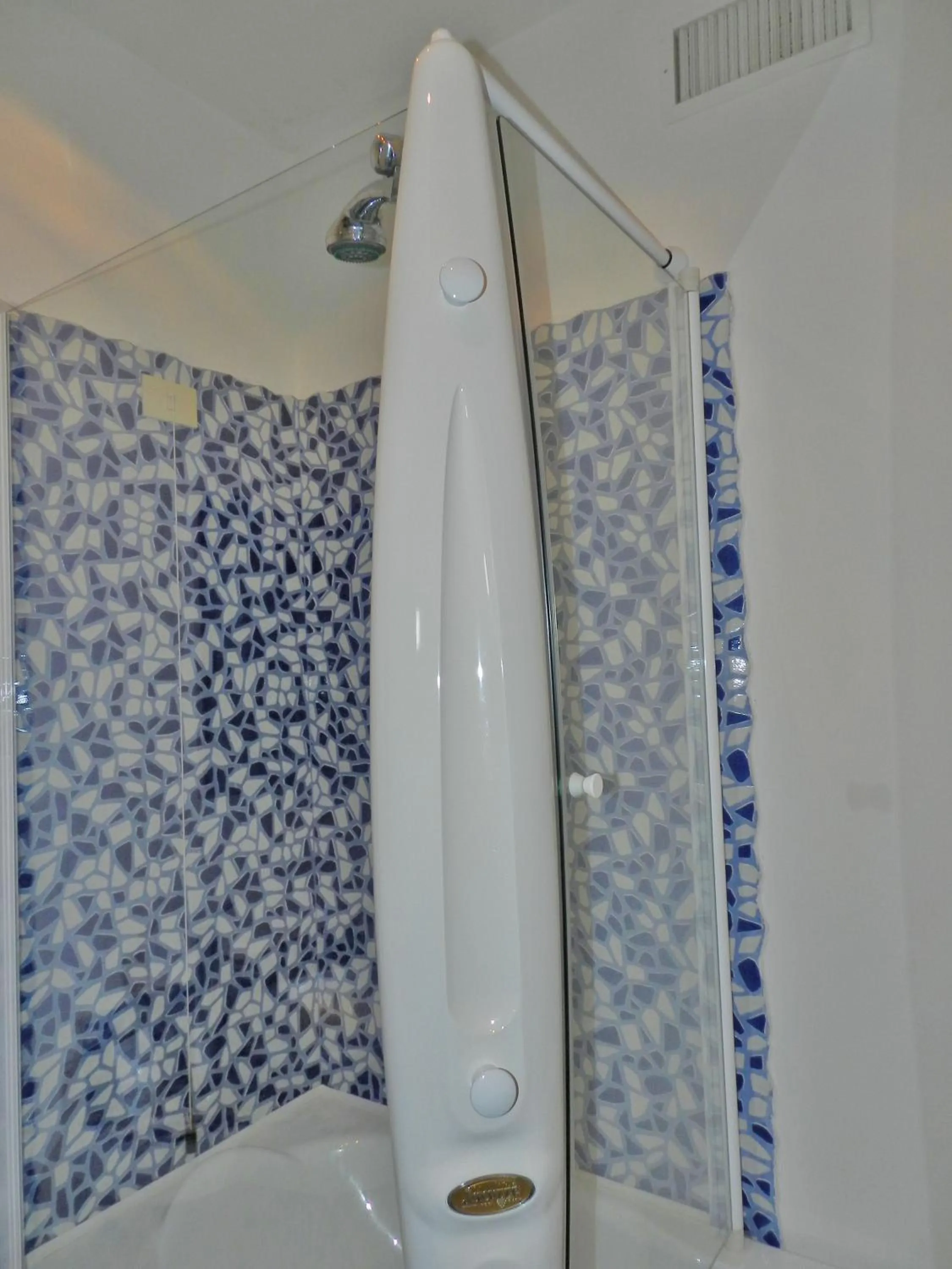 Shower in Hotel Holiday