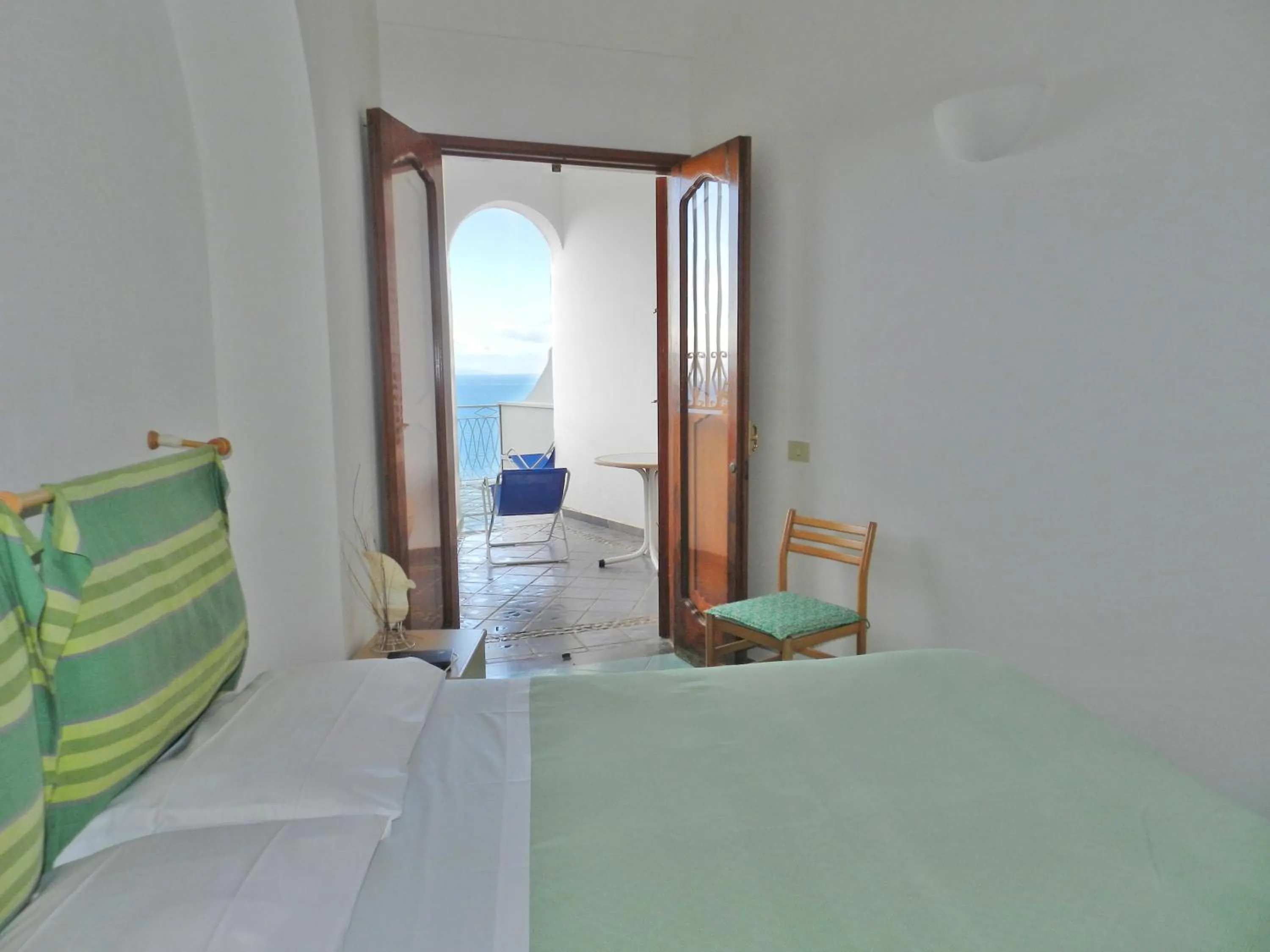 Sea view, Bed in Hotel Holiday