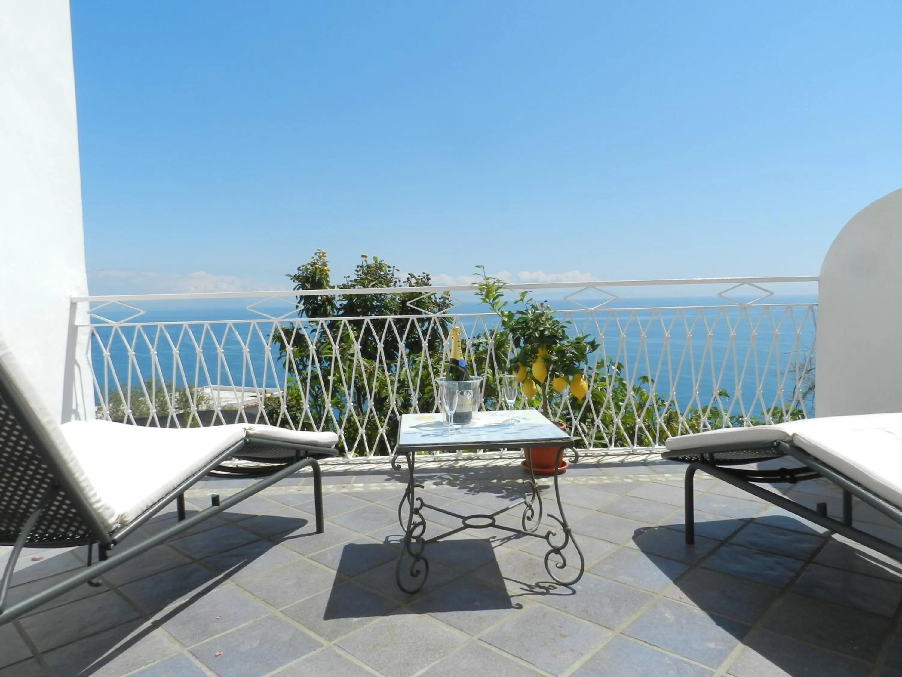 Balcony/Terrace in Hotel Holiday
