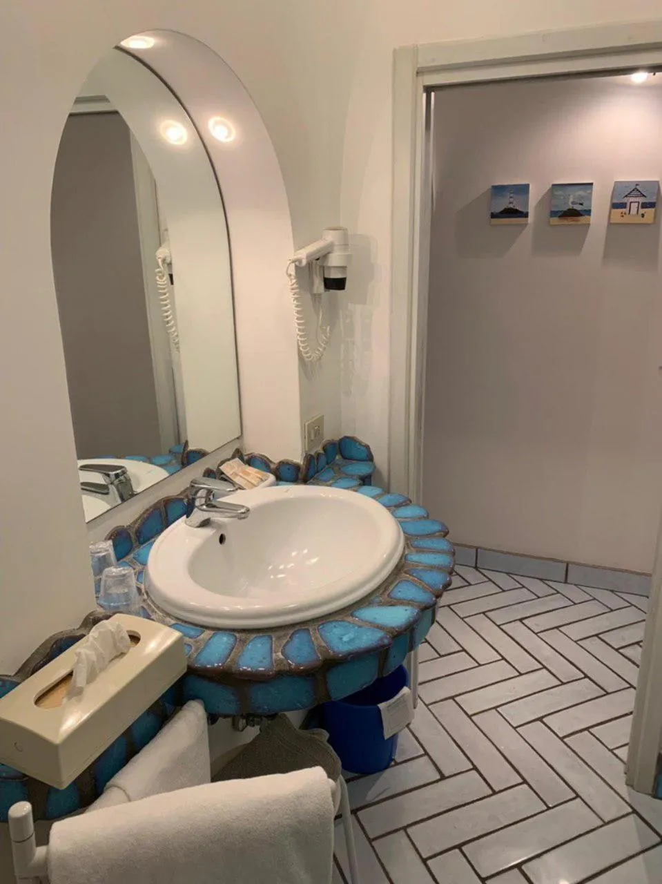 Bathroom in Hotel Holiday