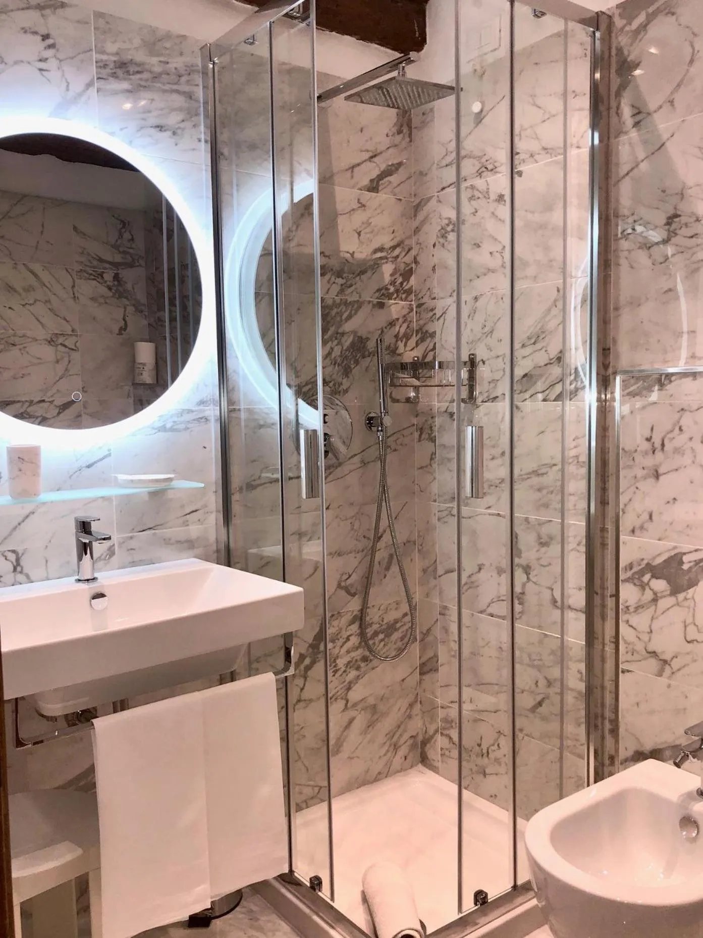 Bathroom in Hotel Ariel Silva