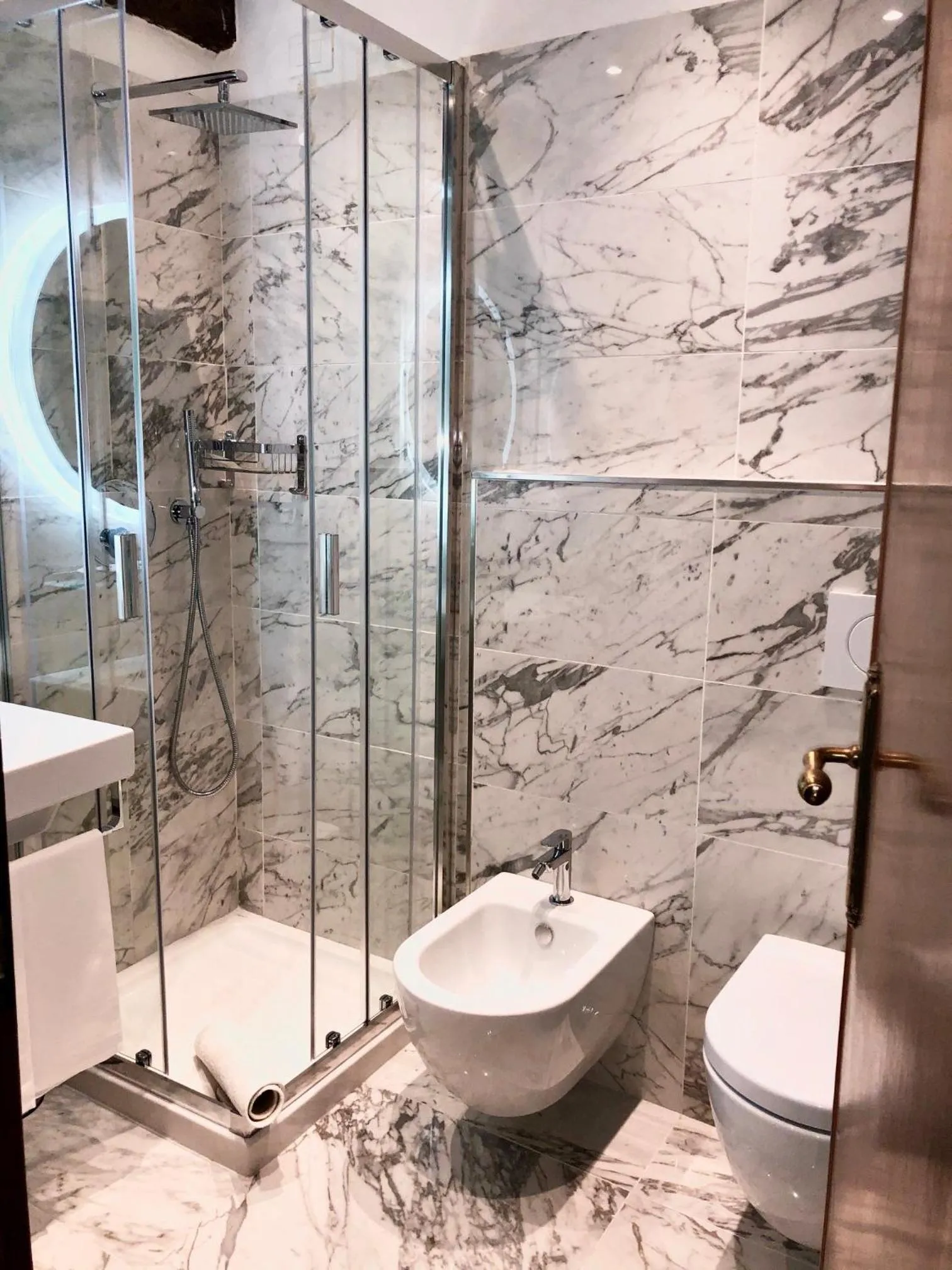 Bathroom in Hotel Ariel Silva