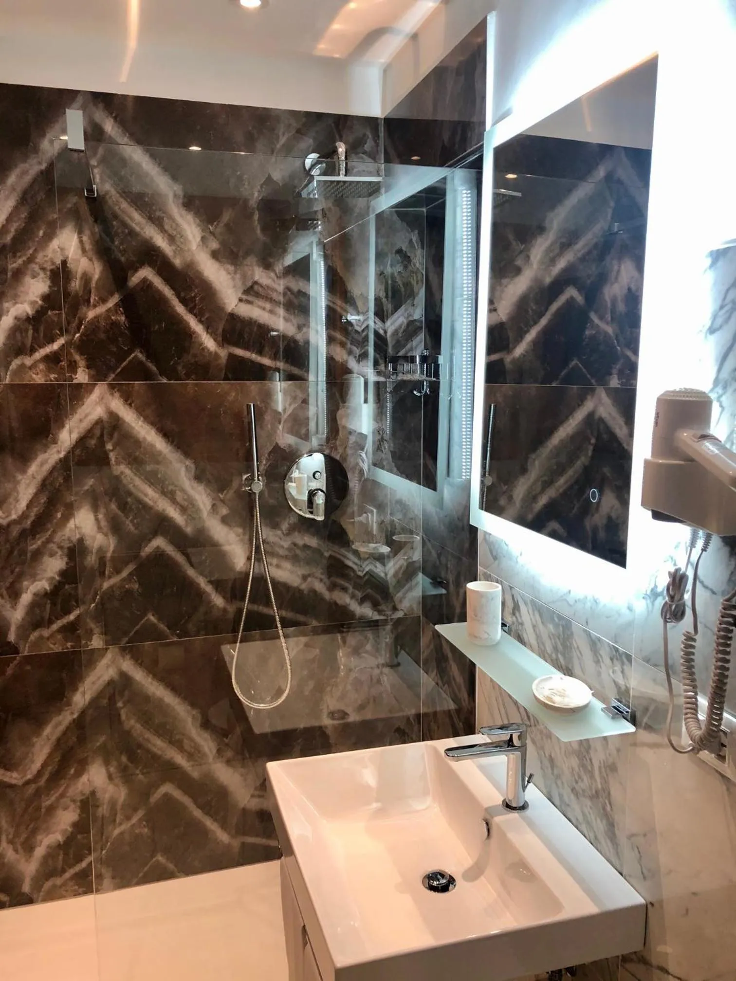 Bathroom in Hotel Ariel Silva