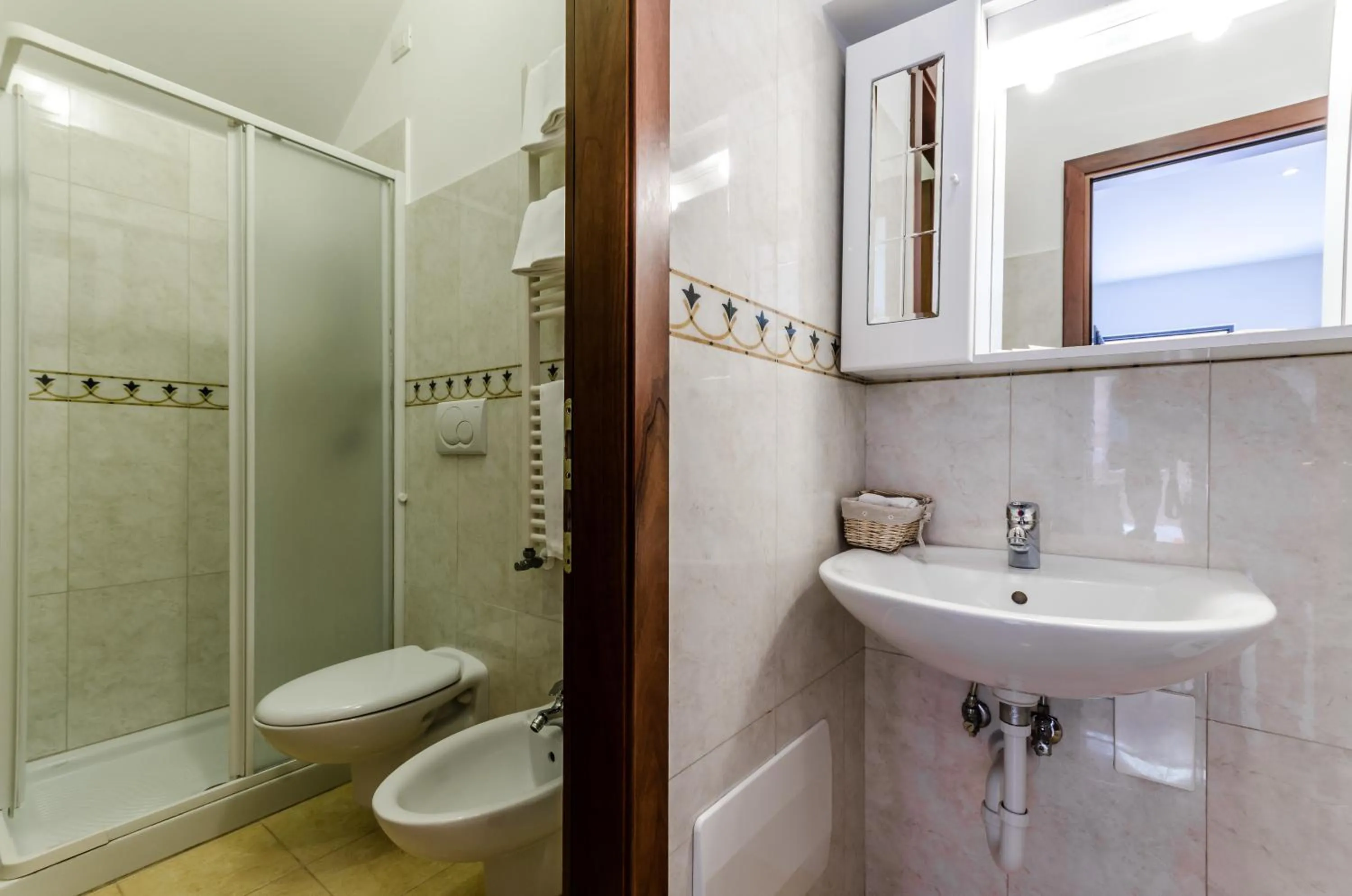 Shower in Hotel Ariel Silva