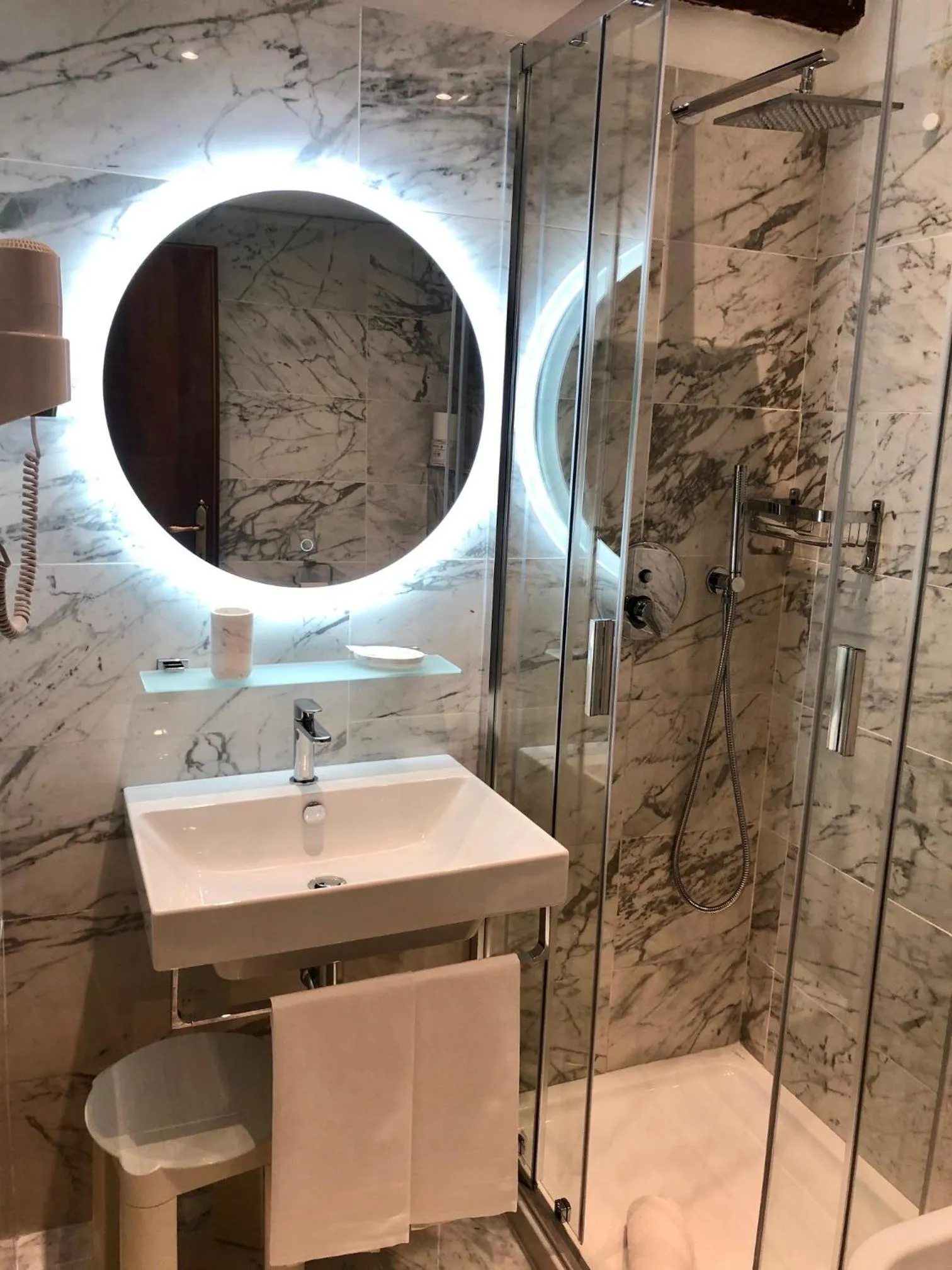 Bathroom in Hotel Ariel Silva