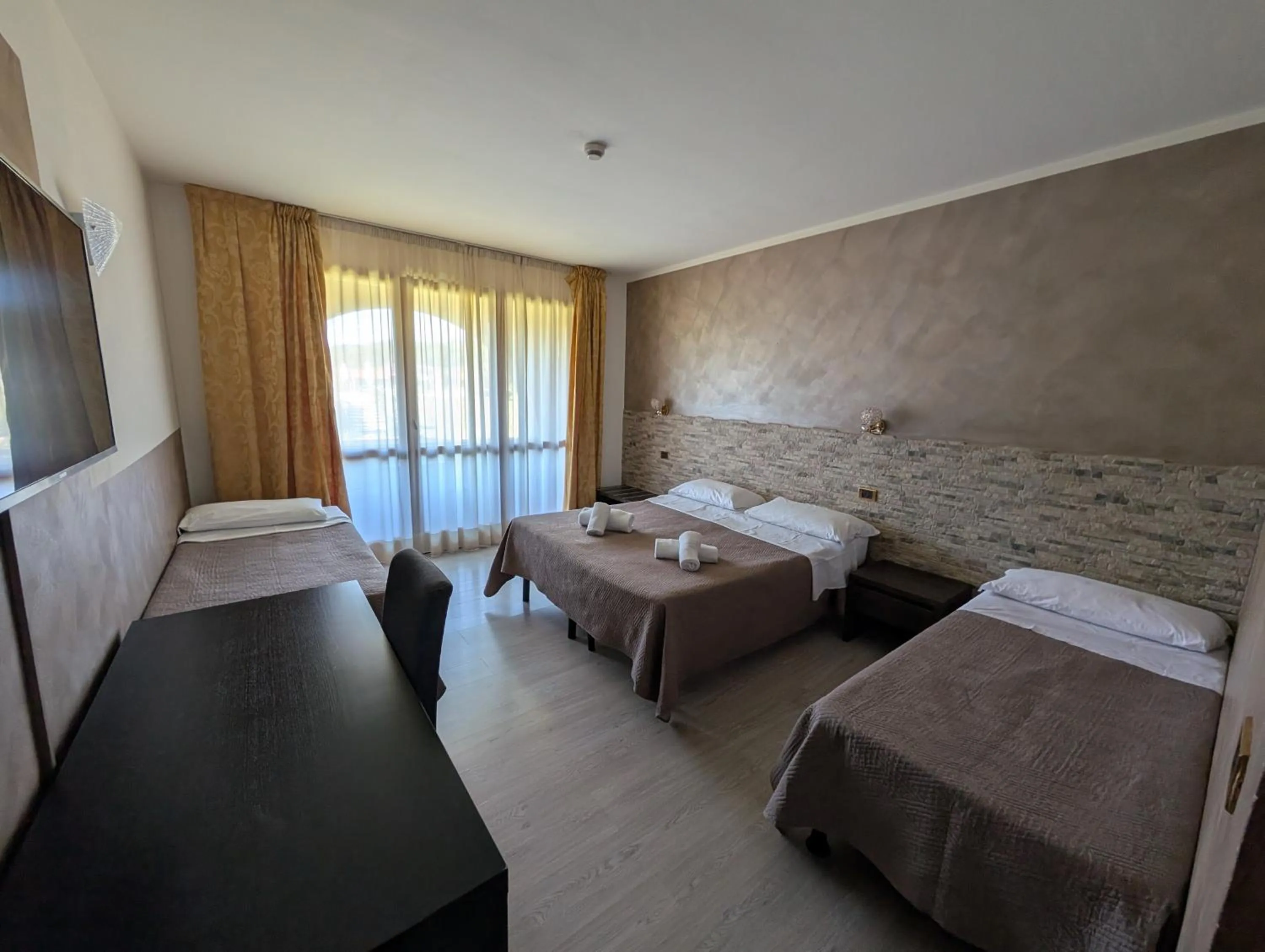 Bedroom, Bed in Hotel Carignano