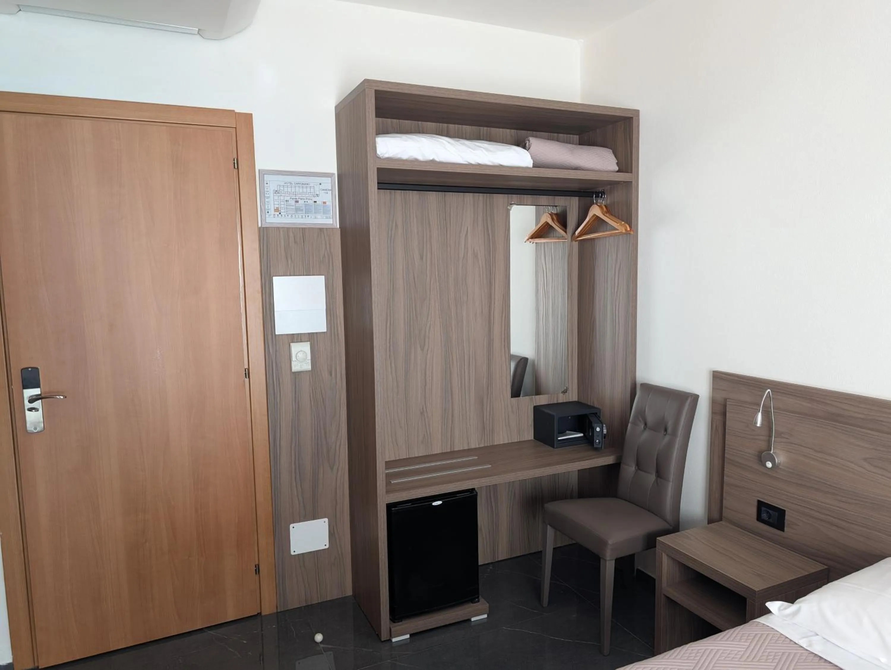 Bedroom, Bed in Hotel Carignano