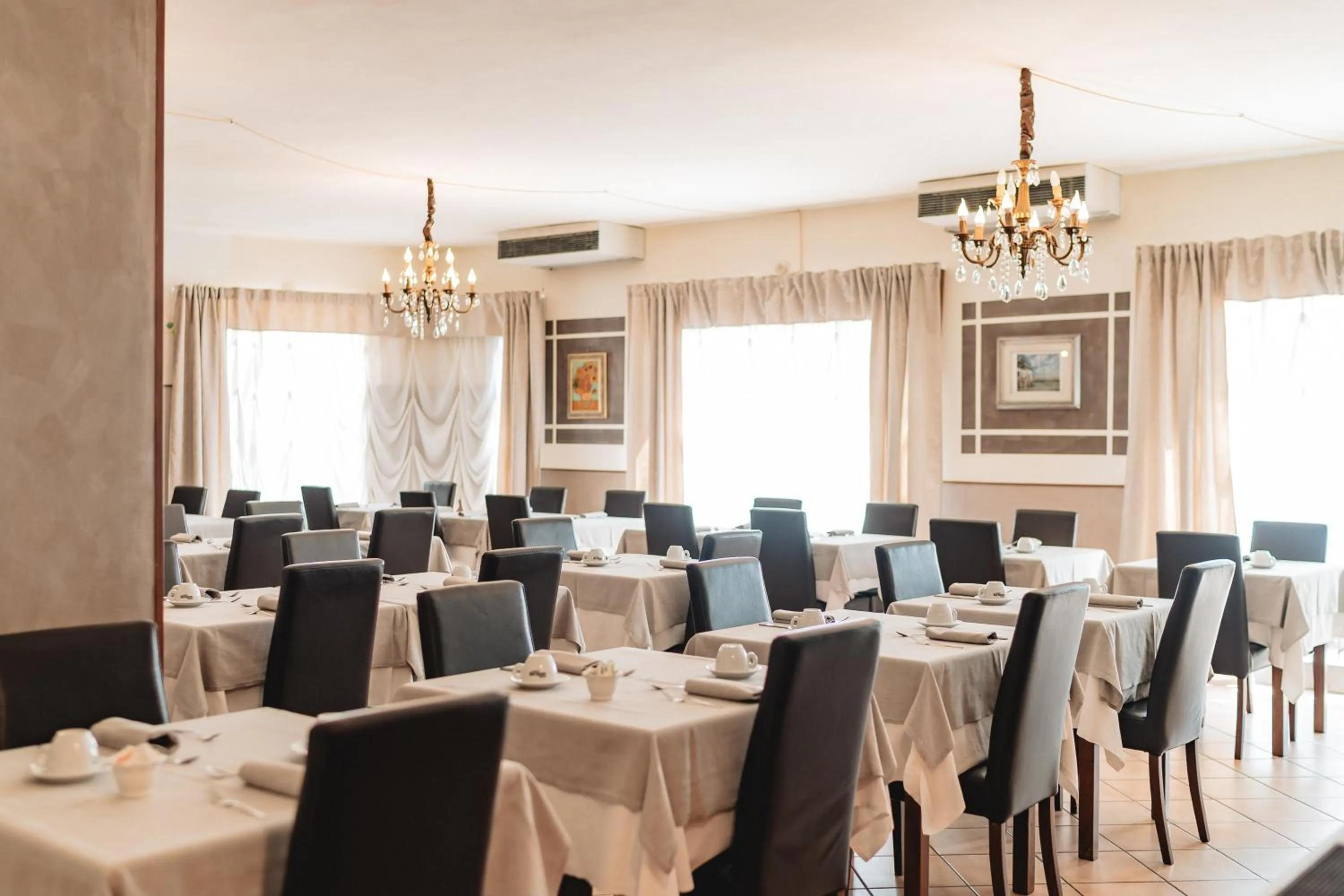 Restaurant/places to eat in Hotel Carignano