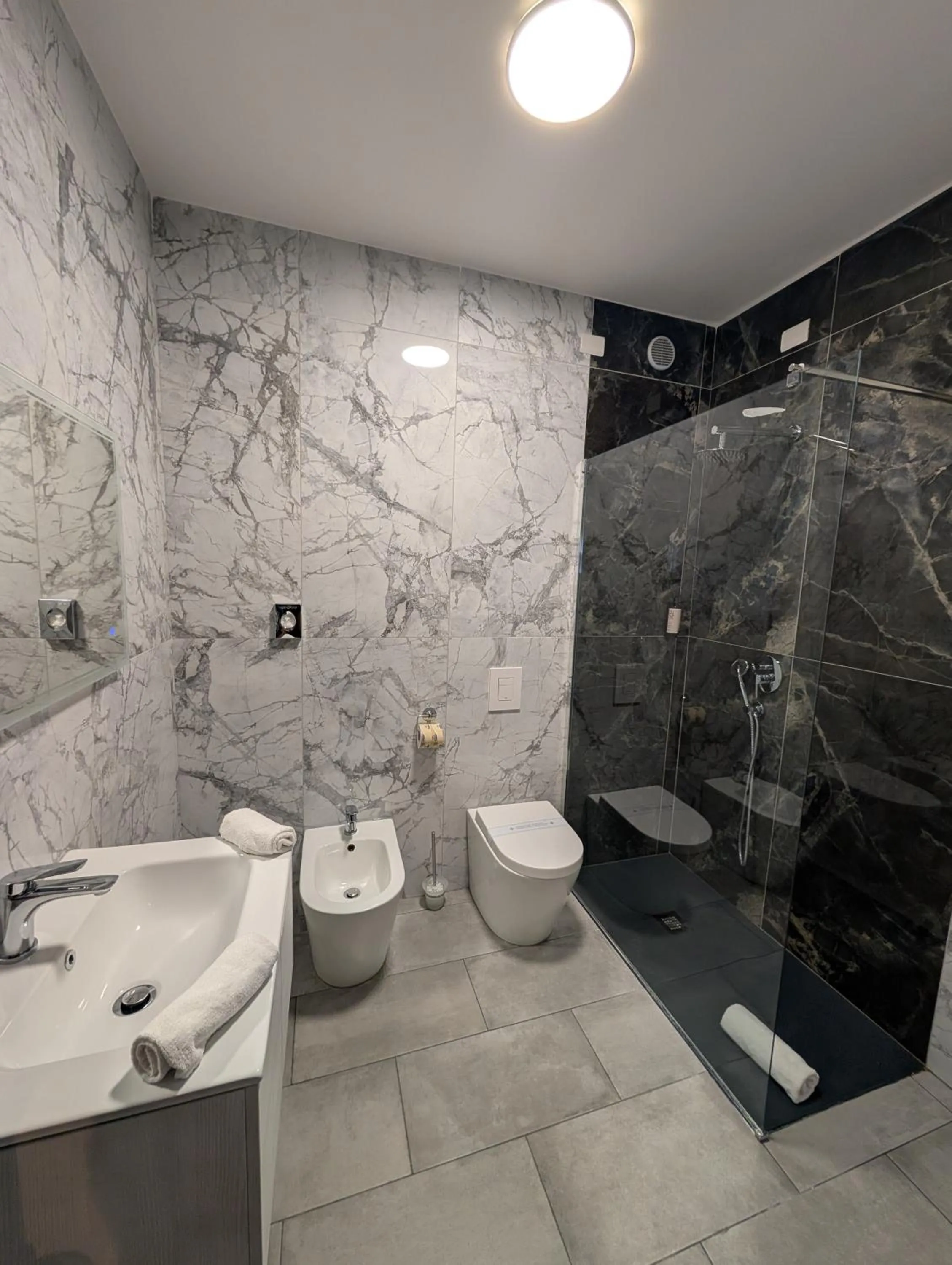 Bathroom in Hotel Carignano