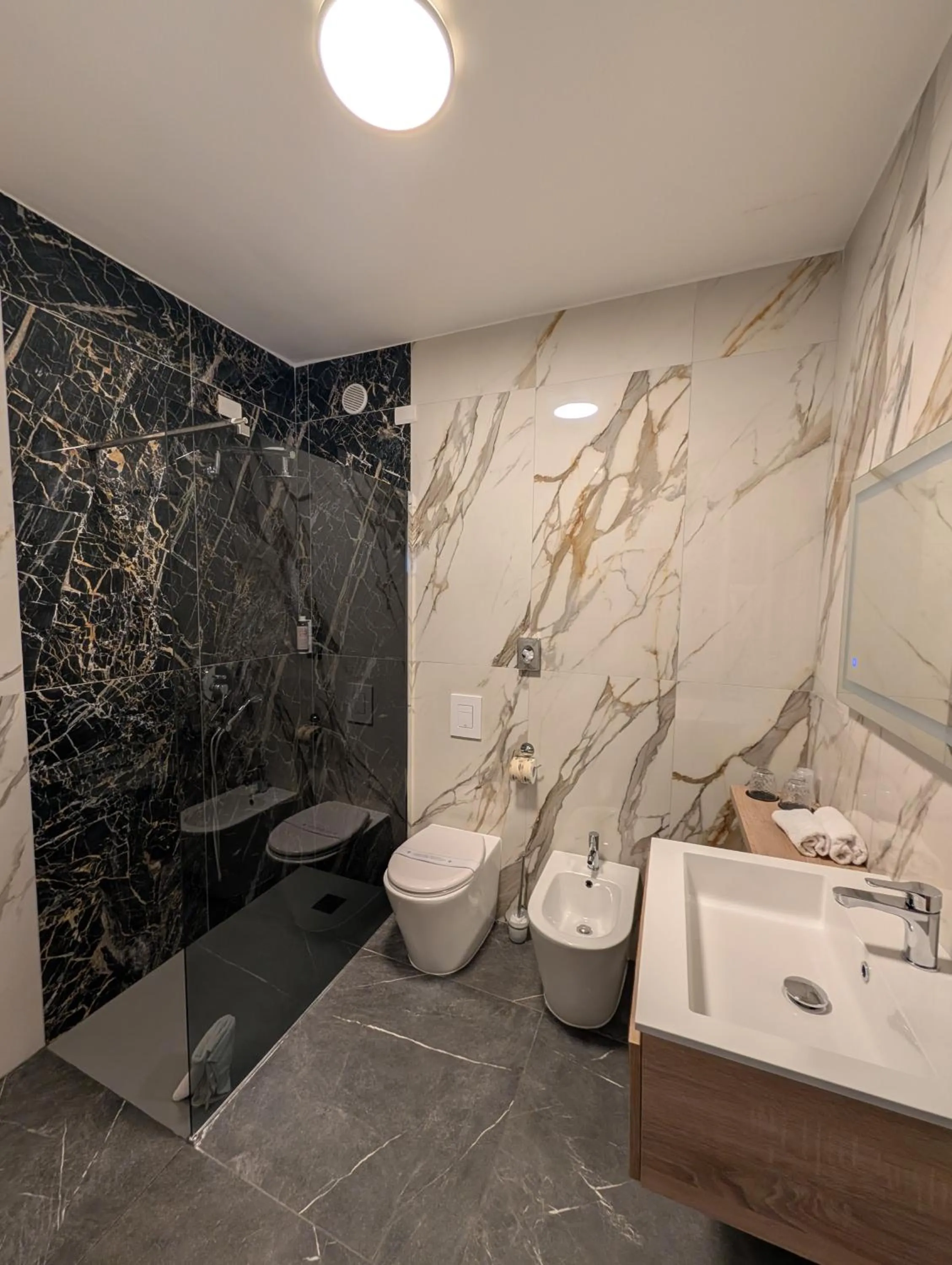 Bathroom in Hotel Carignano