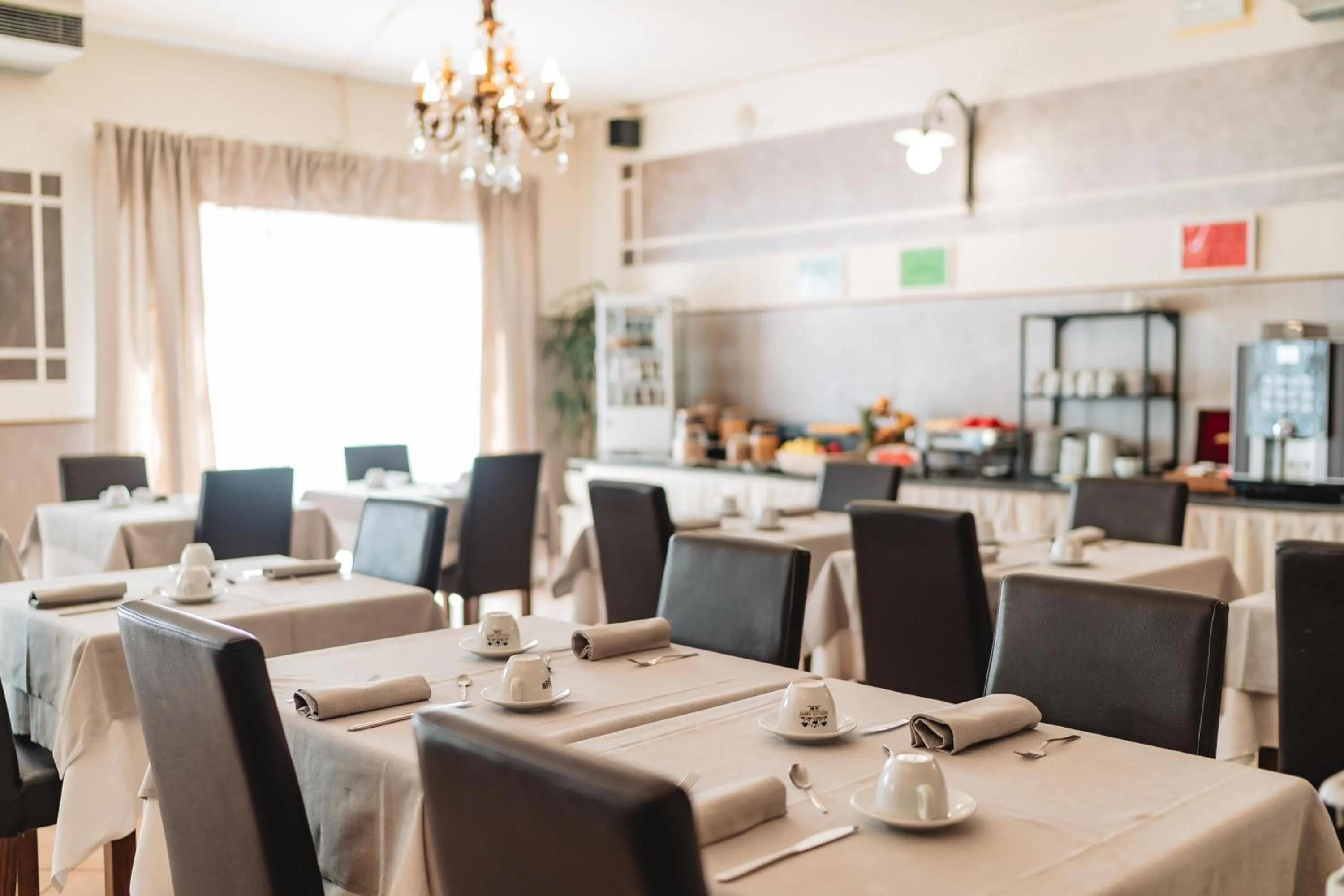 Restaurant/places to eat in Hotel Carignano