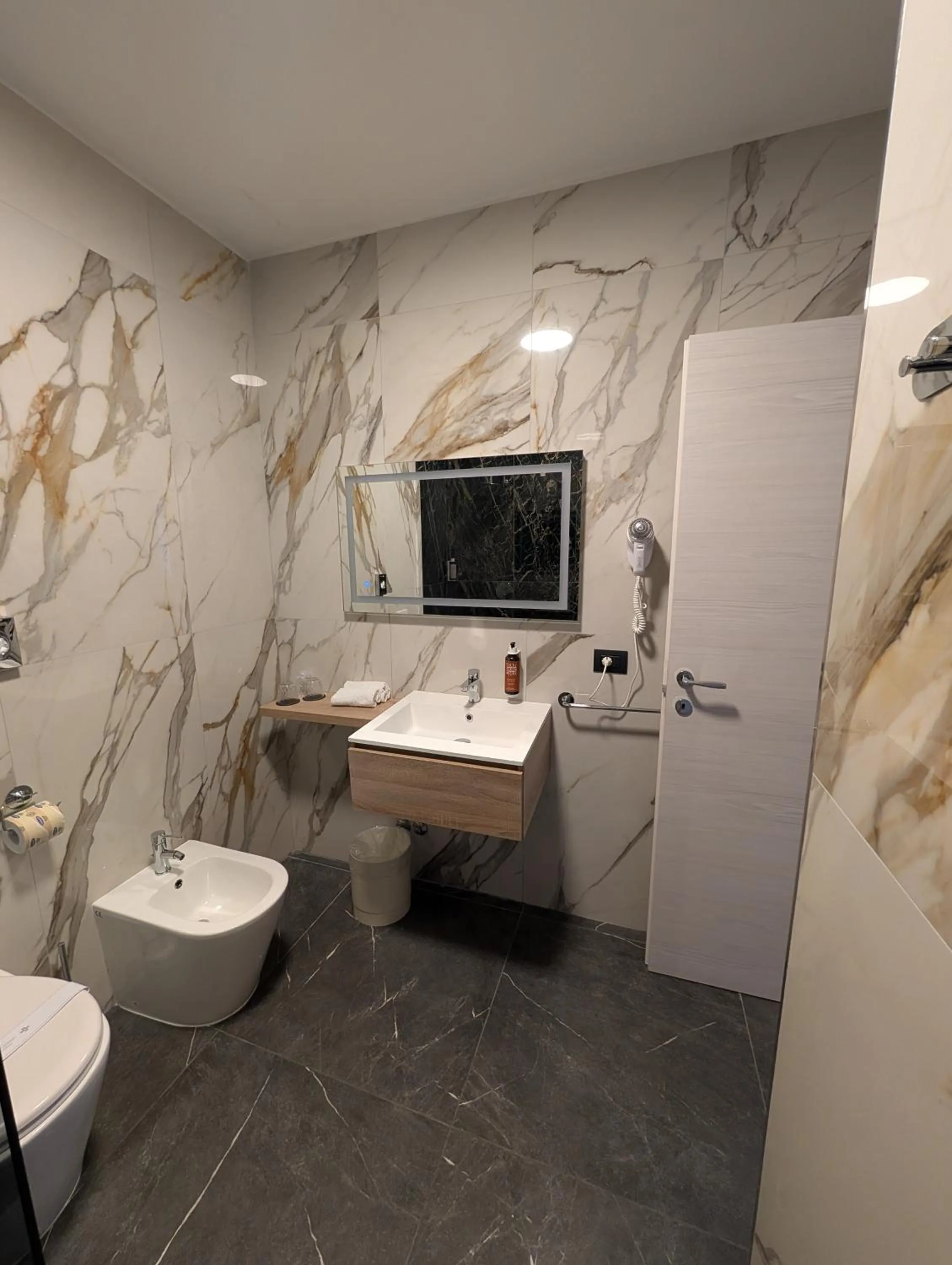 Bathroom in Hotel Carignano